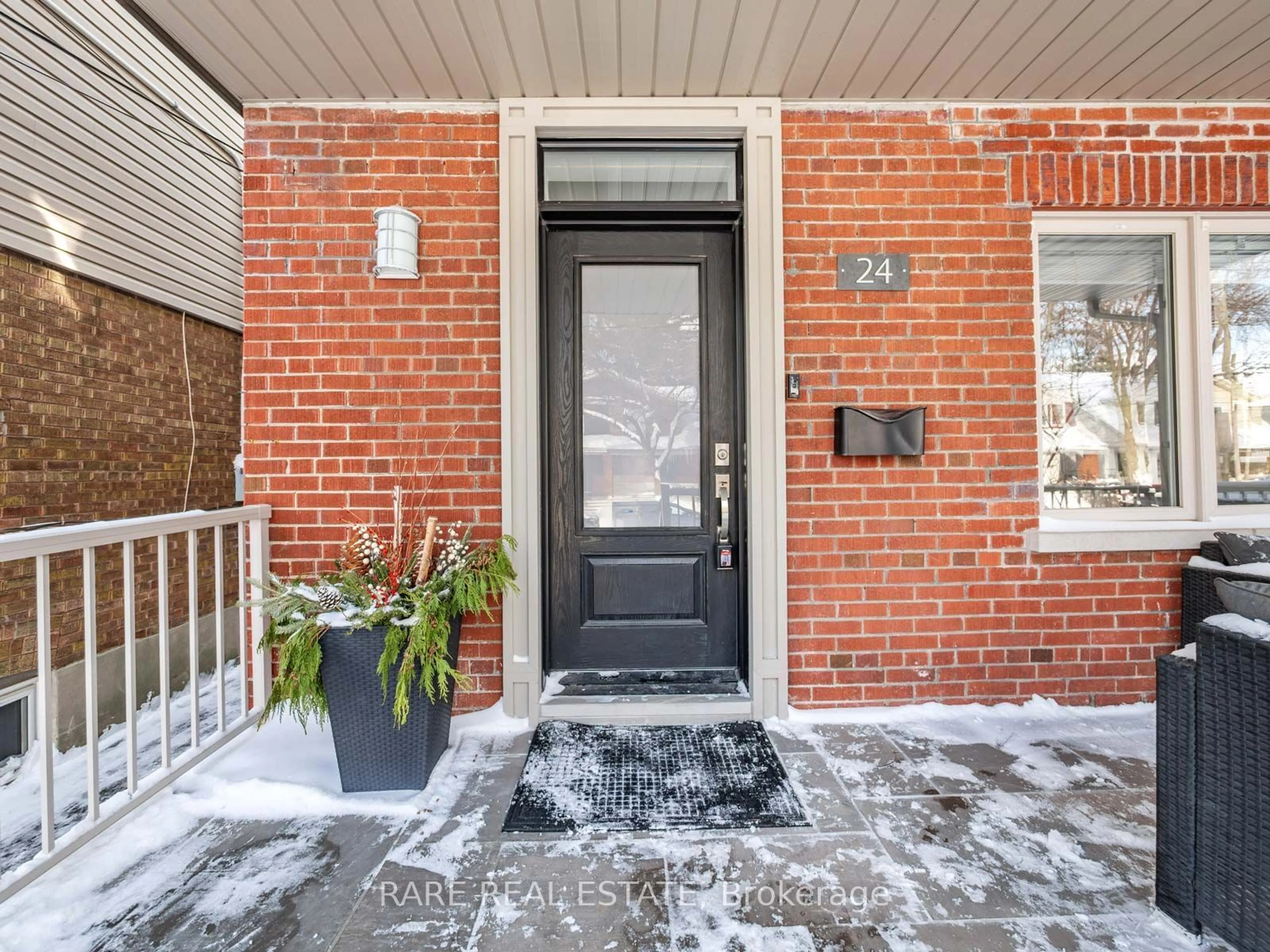 Indoor entryway for 24 Le May Rd, Toronto Ontario M4S 2X3