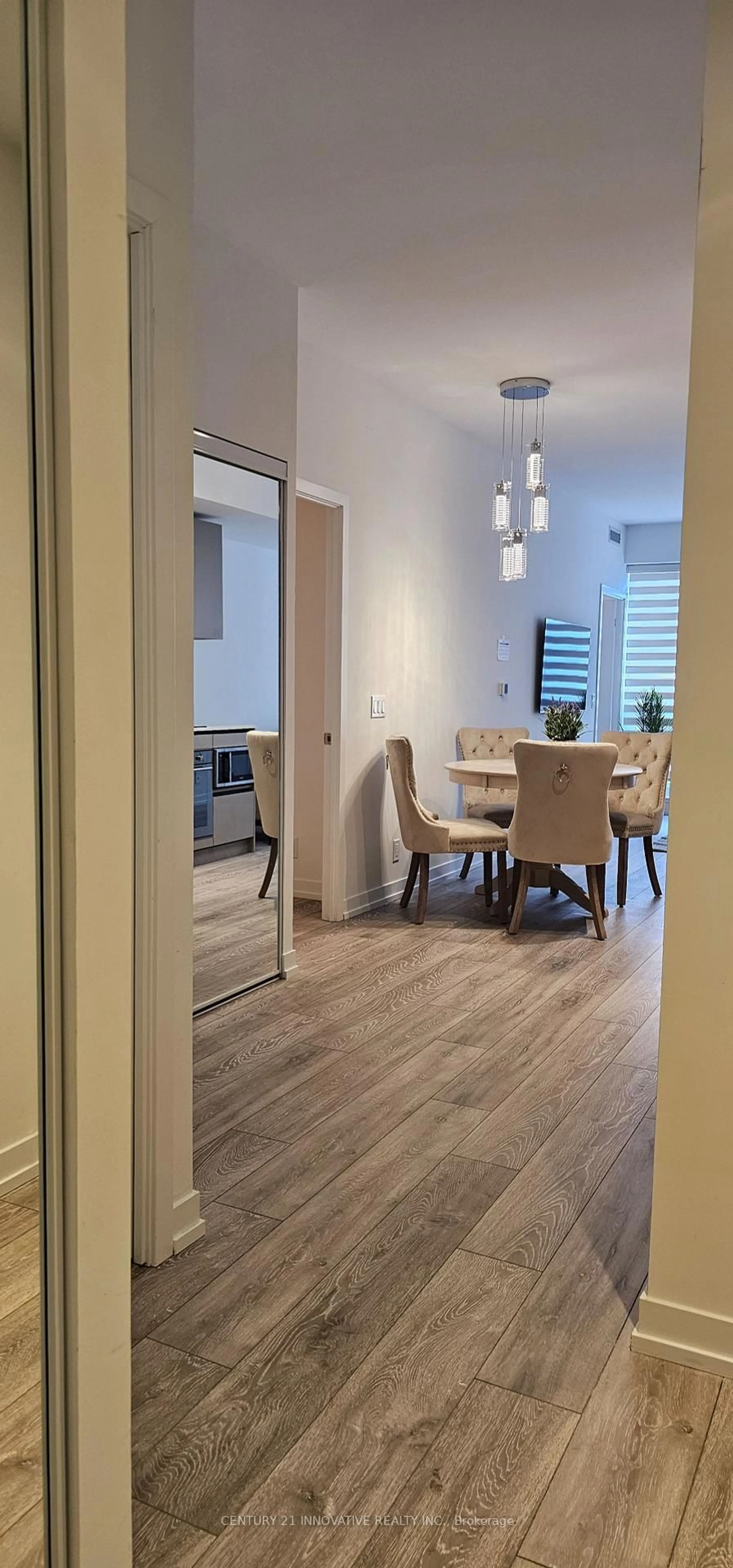 Dining room, wood/laminate floor for 55 Mercer St #1611, Toronto Ontario M5V 3W2