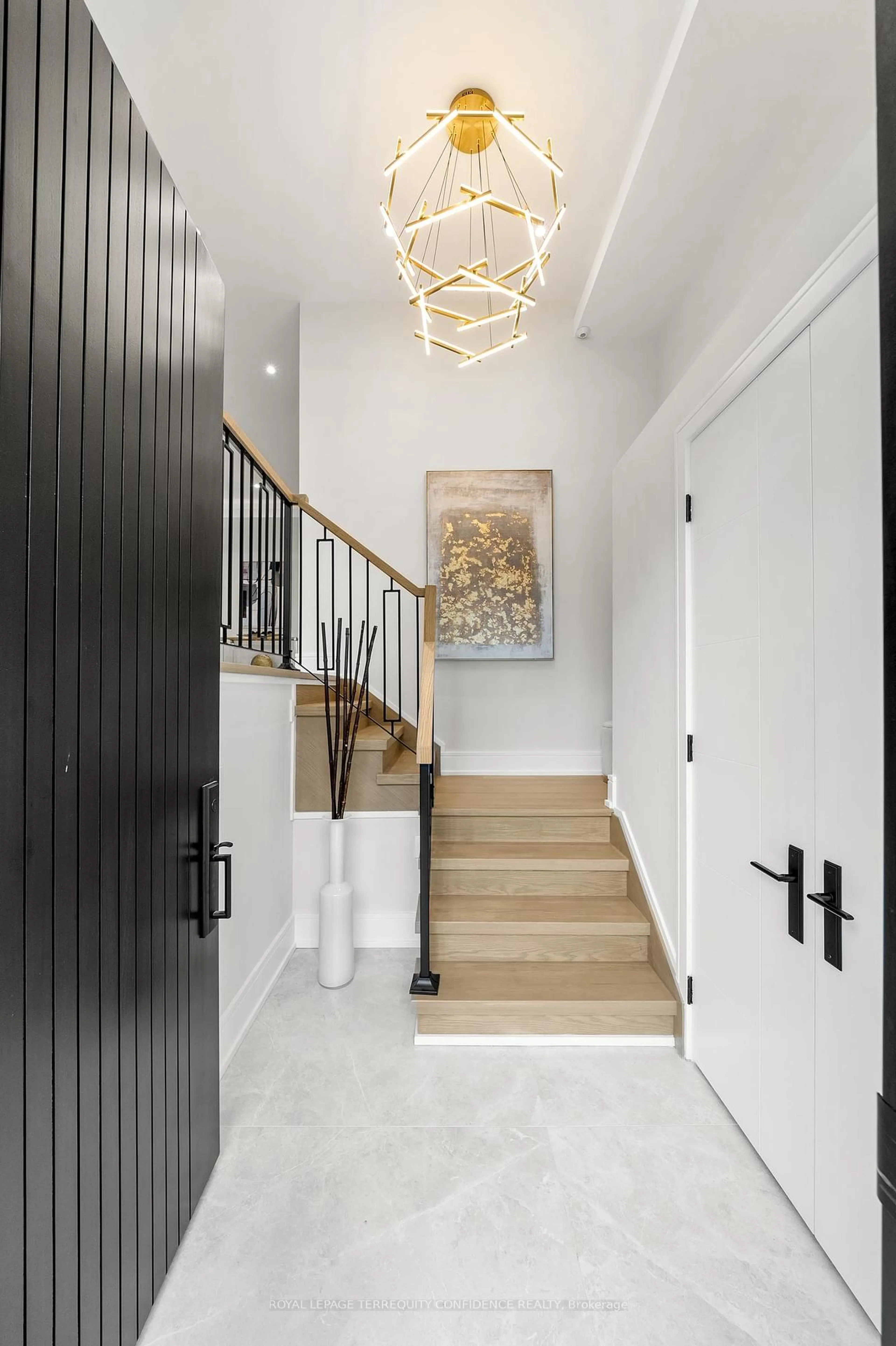 Indoor entryway for 68 Lynnhaven Rd, Toronto Ontario M6A 2K9