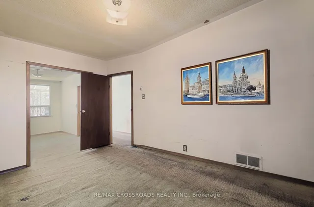 Additional property image - 734 Adelaide St