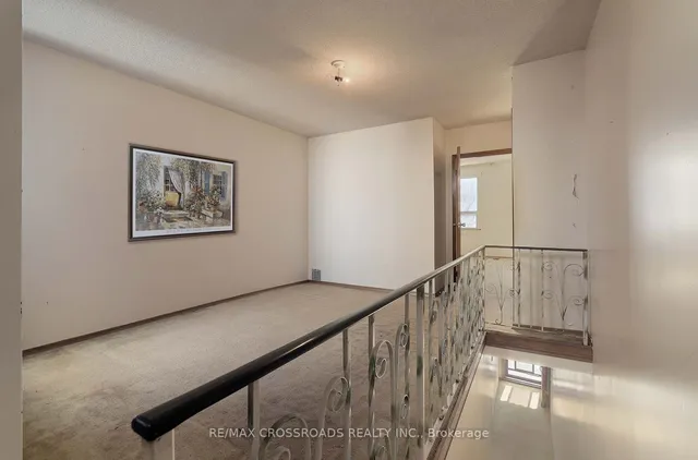 Additional property image - 734 Adelaide St