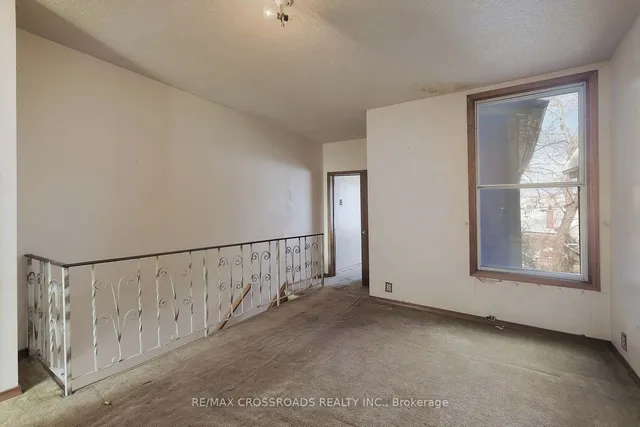 Additional property image - 734 Adelaide St