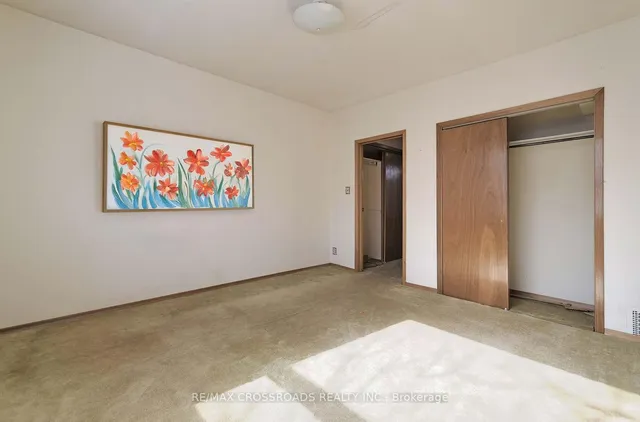 Additional property image - 734 Adelaide St