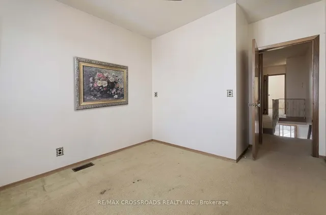 Additional property image - 734 Adelaide St