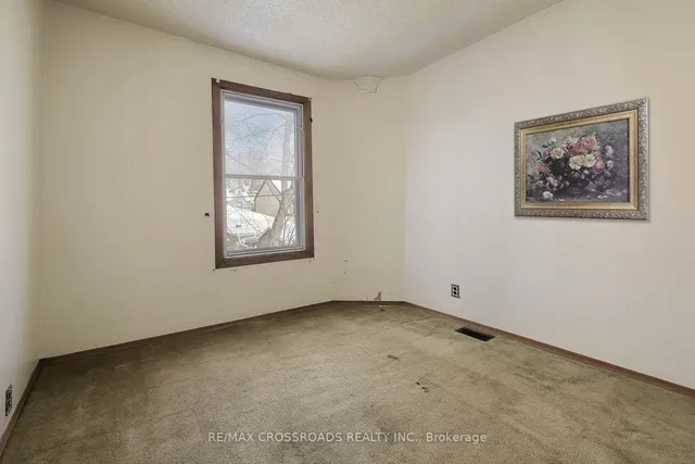 Additional property image - 734 Adelaide St