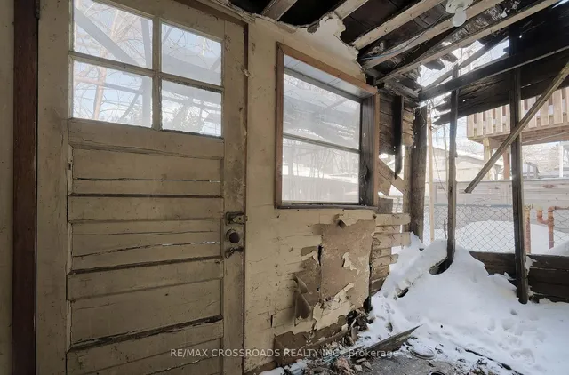 Additional property image - 734 Adelaide St