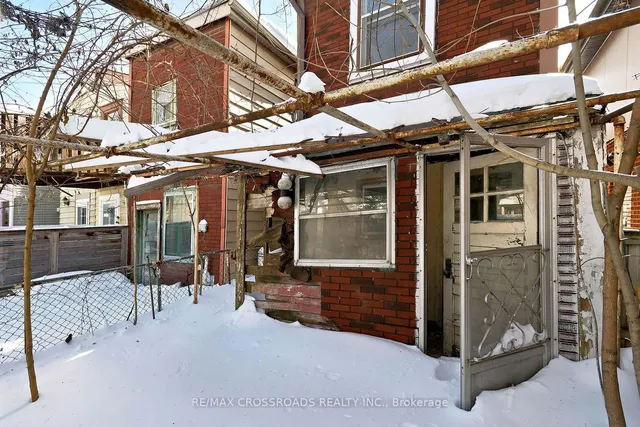 Additional property image - 734 Adelaide St