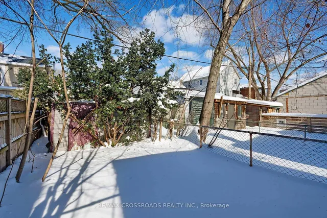Additional property image - 734 Adelaide St