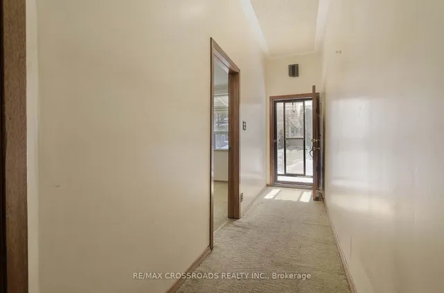 Additional property image - 734 Adelaide St