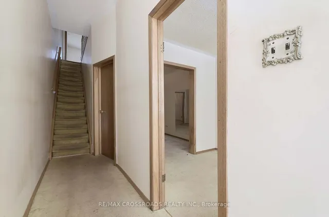 Additional property image - 734 Adelaide St