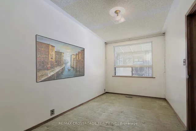 Additional property image - 734 Adelaide St