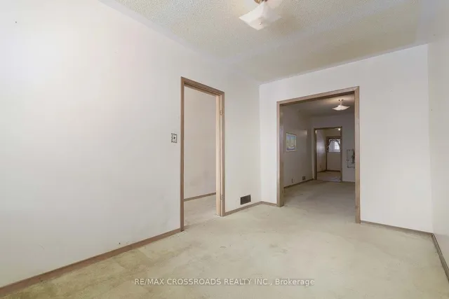 Additional property image - 734 Adelaide St