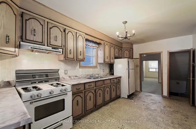 Additional property image - 734 Adelaide St