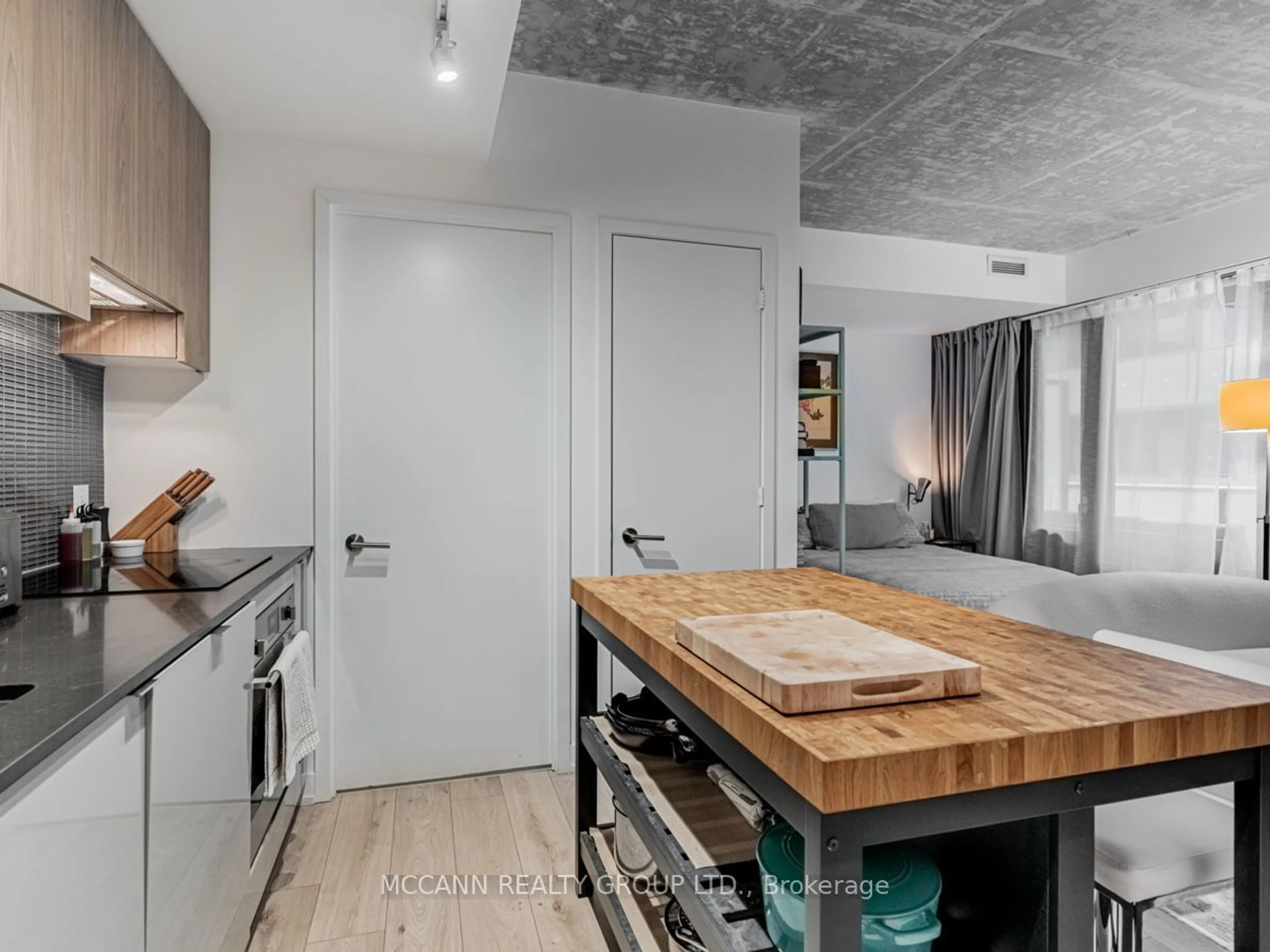 Open concept kitchen, unknown for 161 Roehampton Ave #332, Toronto Ontario M4P 1P9