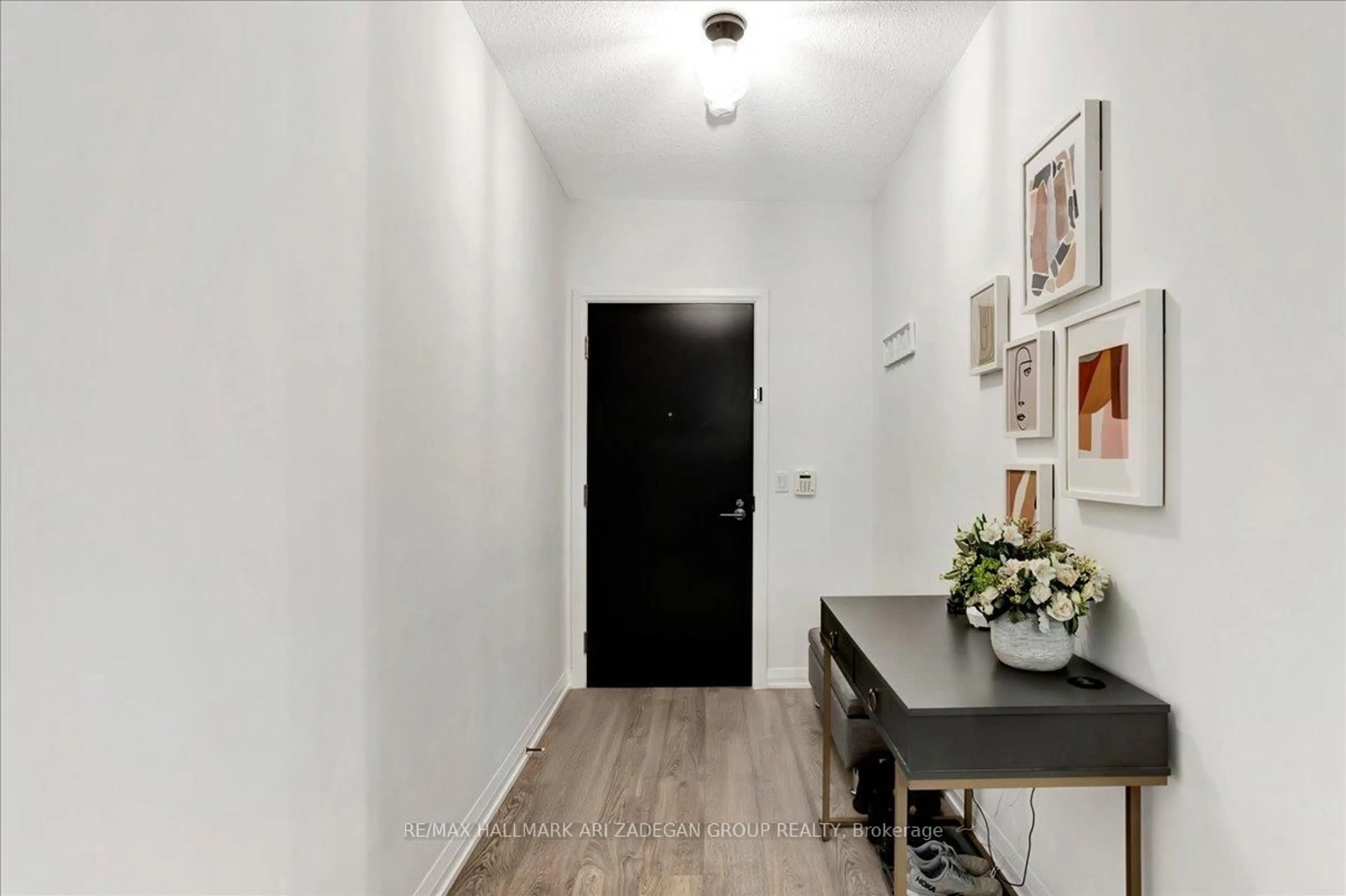 Indoor entryway for 101 Erskine Ave #310, Toronto Ontario M4P 1Y5