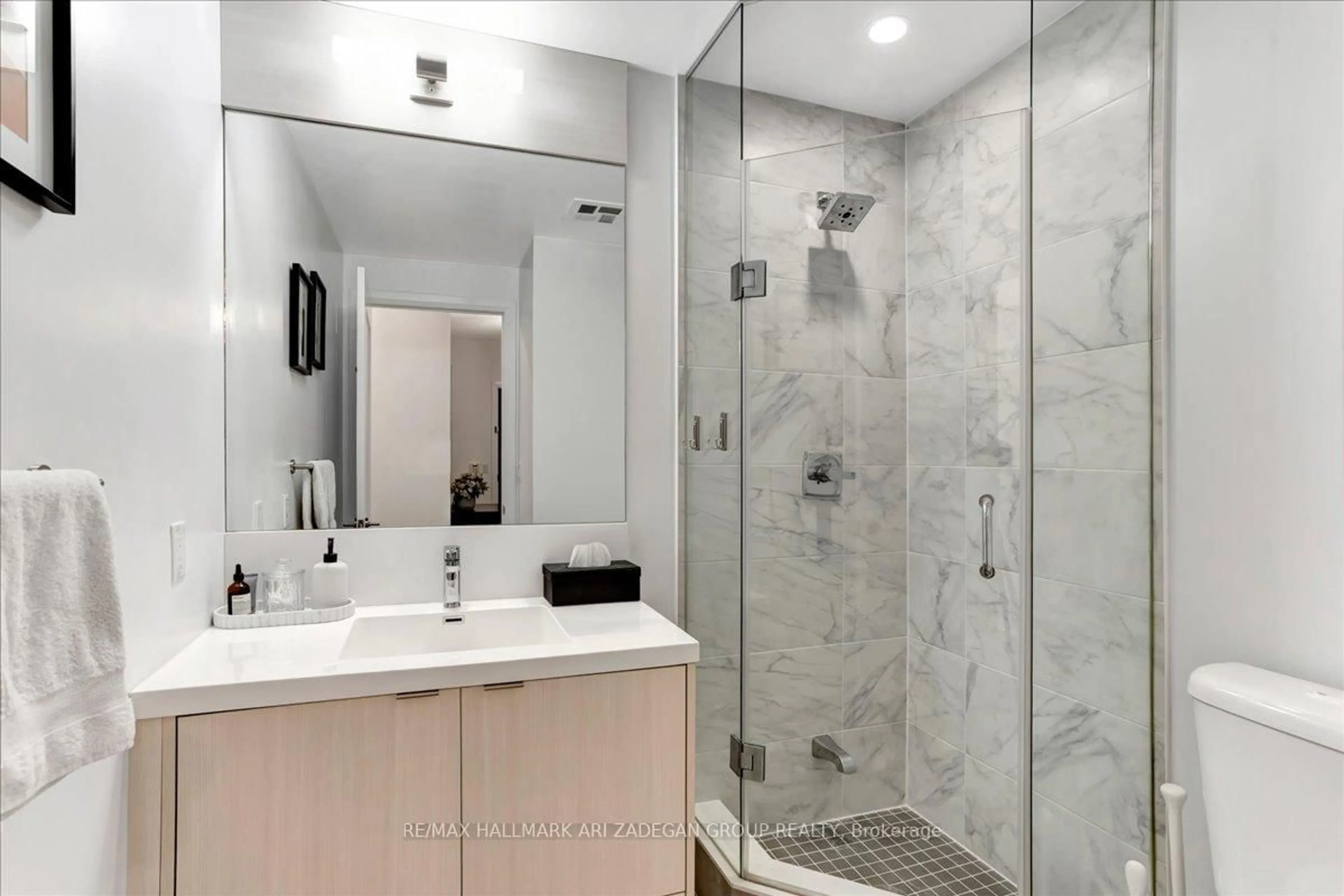 Contemporary bathroom, ceramic/tile floor for 101 Erskine Ave #310, Toronto Ontario M4P 1Y5