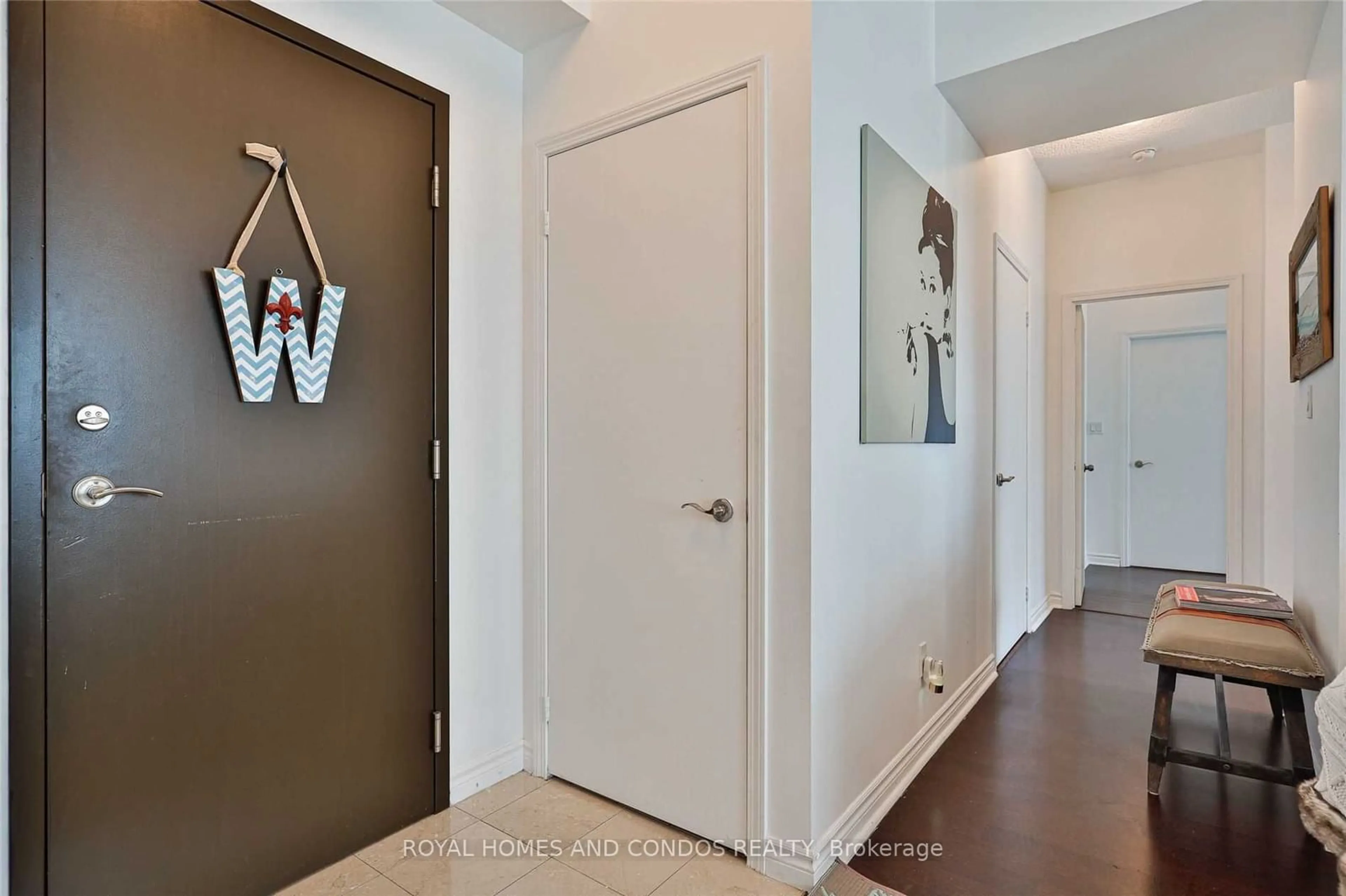 Indoor entryway for 410 Queens Quay #Lph6, Toronto Ontario M5V 3T1