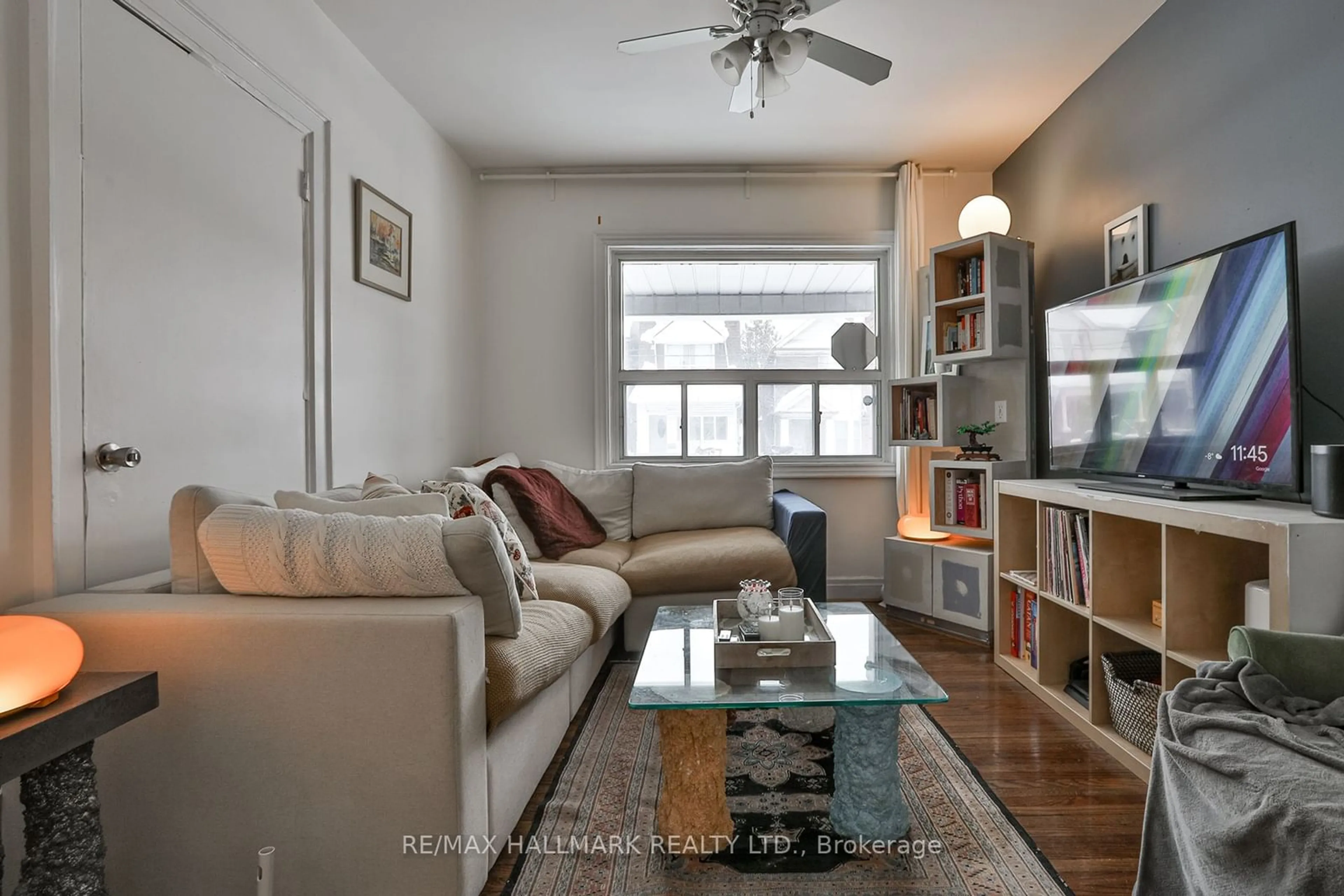 Living room with furniture, wood/laminate floor for 624 Ossington Ave, Toronto Ontario M6G 3T5