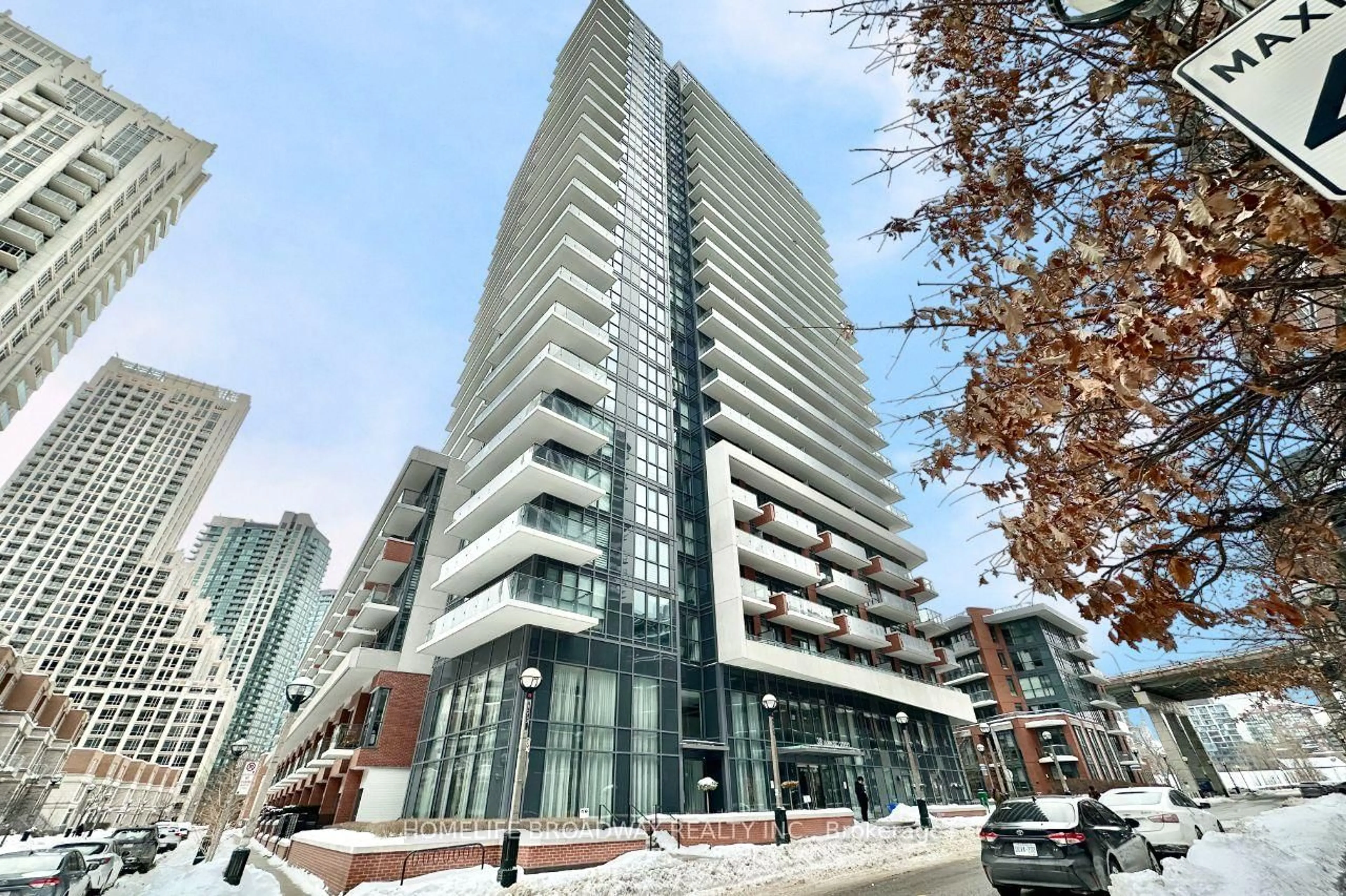 Indoor foyer for 38 Iannuzzi St #740, Toronto Ontario M5V 0S2