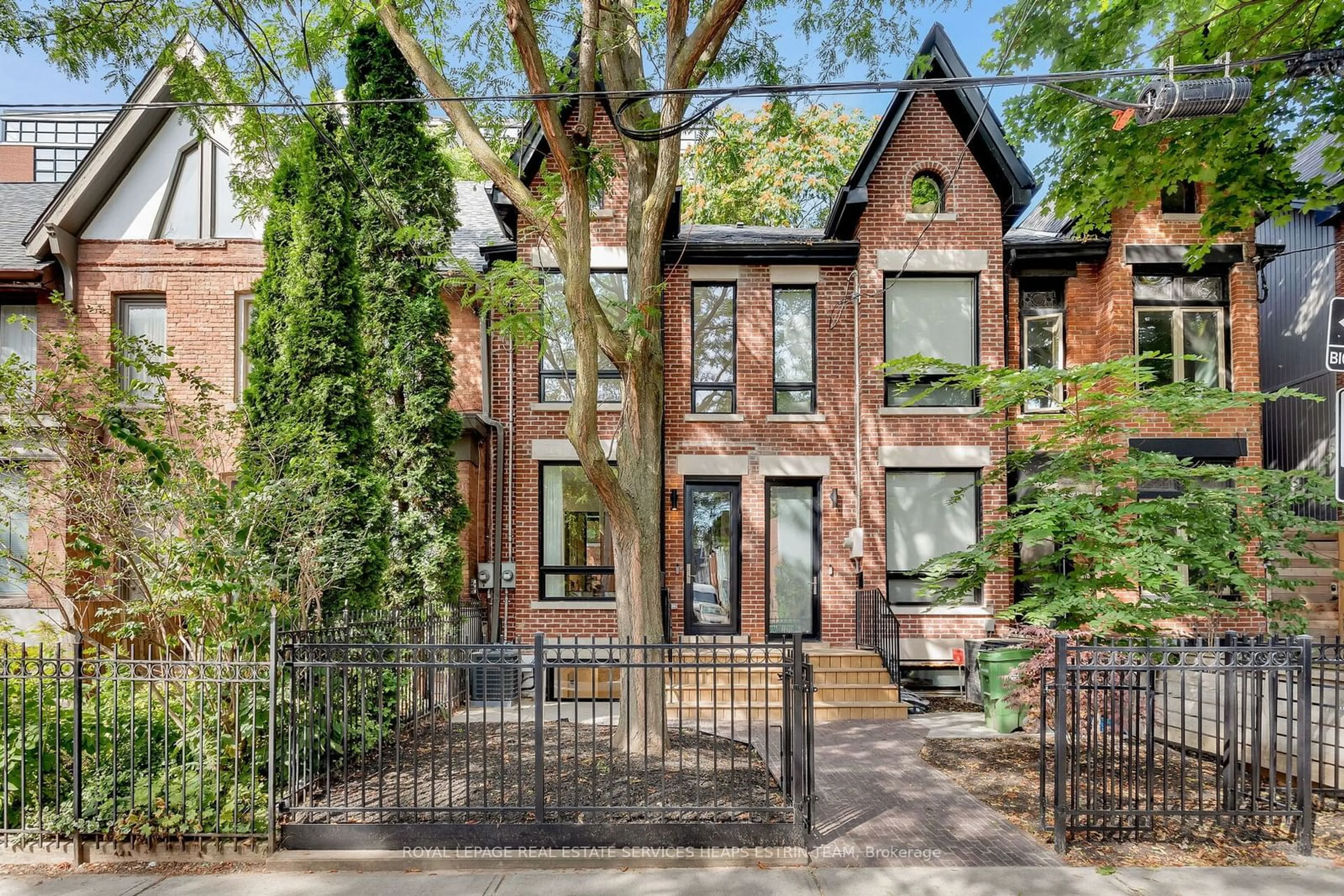 Home with brick exterior material, street for 100 Sumach St, Toronto Ontario M5A 3J9