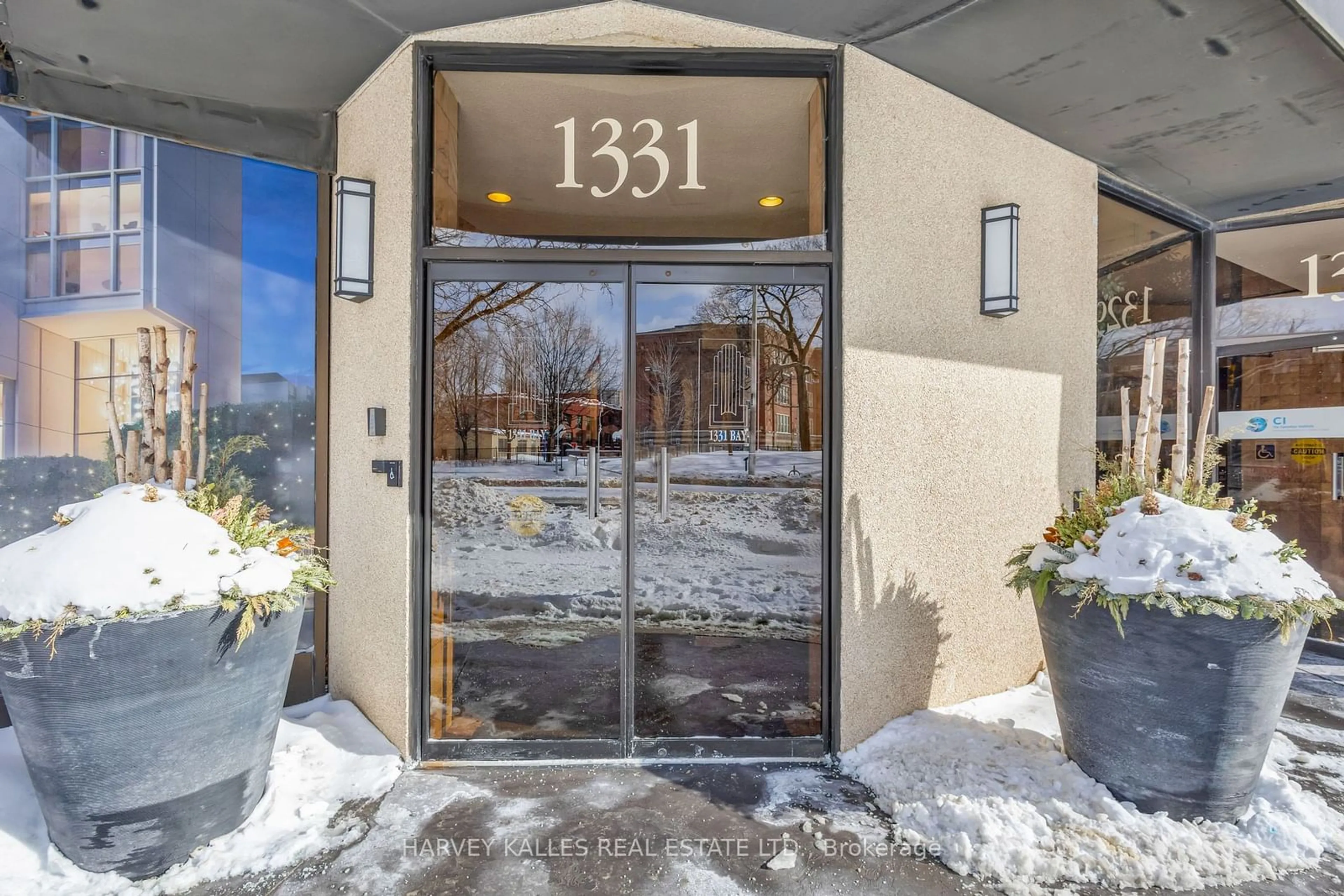 Indoor entryway for 1331 Bay St #402, Toronto Ontario M5R 2C4