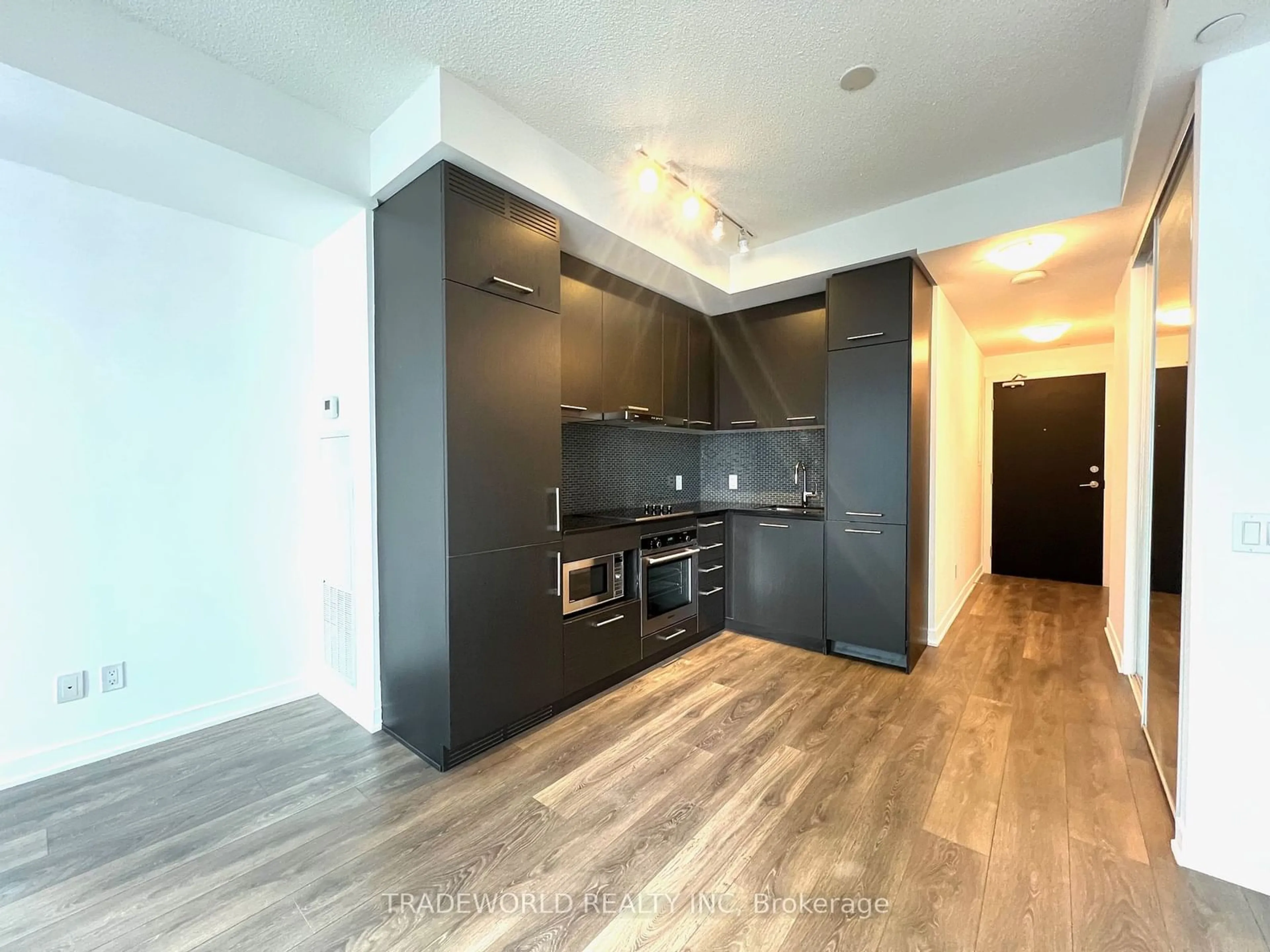 Open concept kitchen, wood/laminate floor for 87 Peter St #2512, Toronto Ontario M5V 0P1