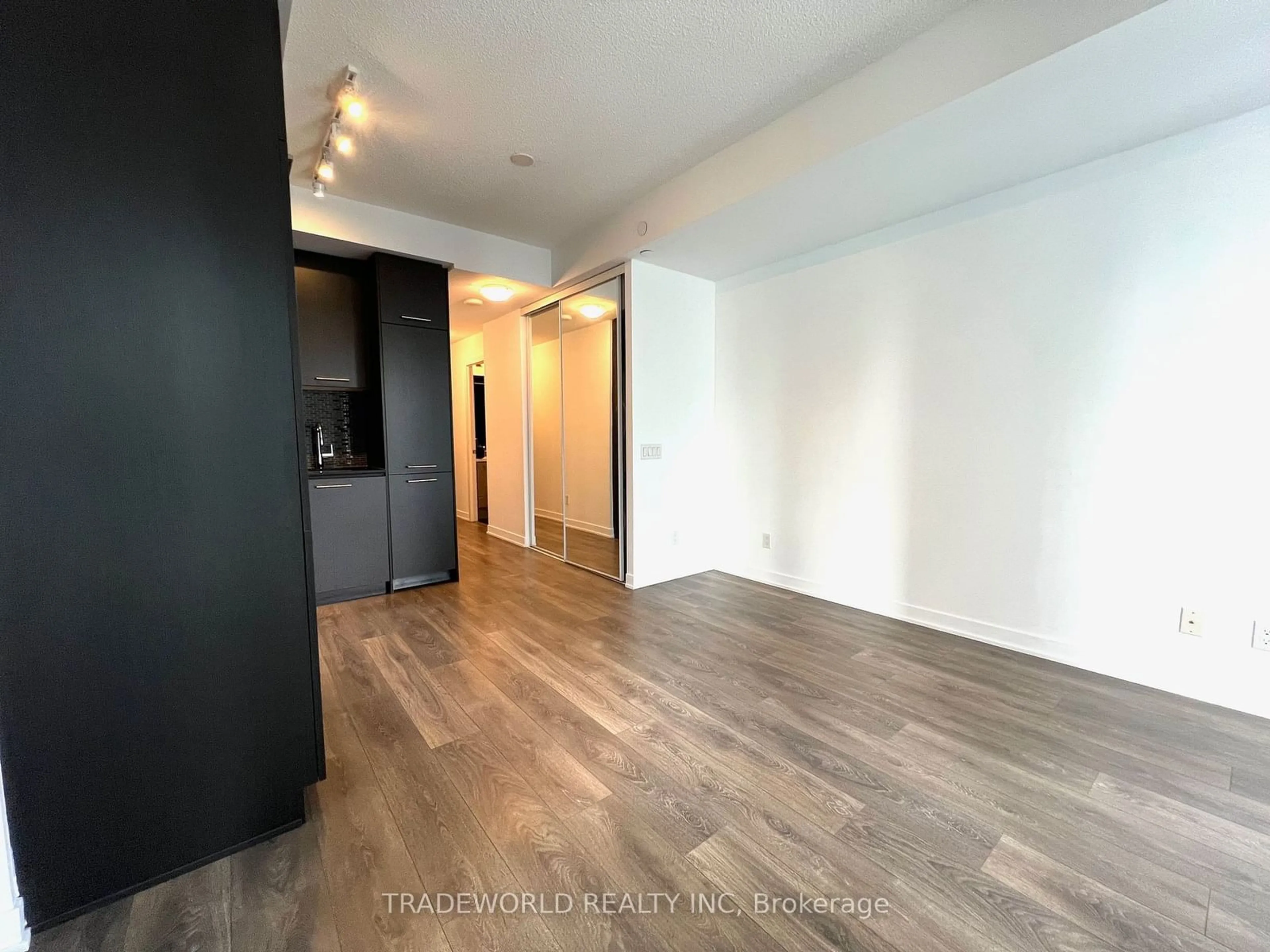 A pic of a room for 87 Peter St #2512, Toronto Ontario M5V 0P1