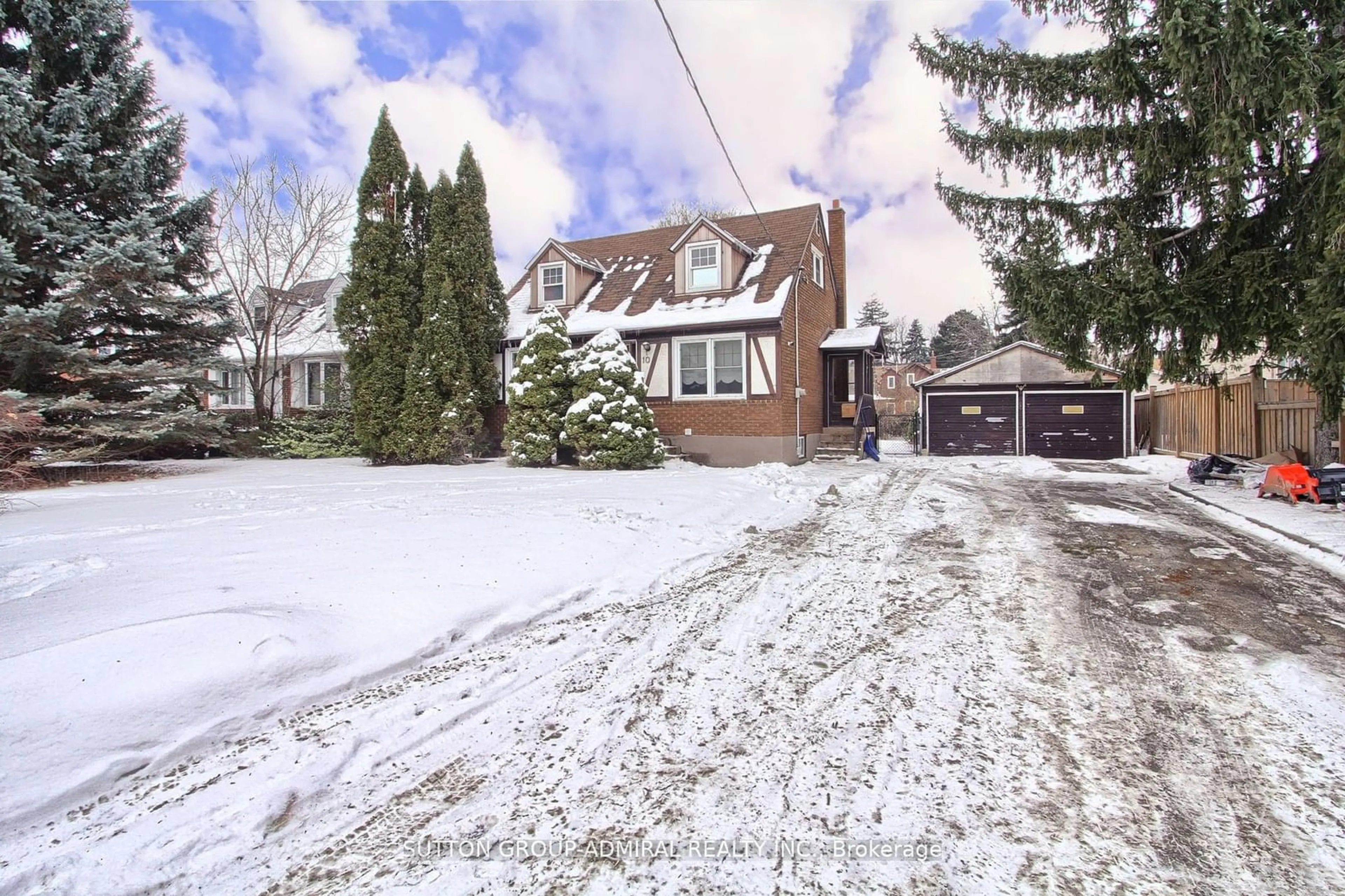 A pic from outside/outdoor area/front of a property/back of a property/a pic from drone, street for 10 Dromore Cres, Toronto Ontario M2R 2H5