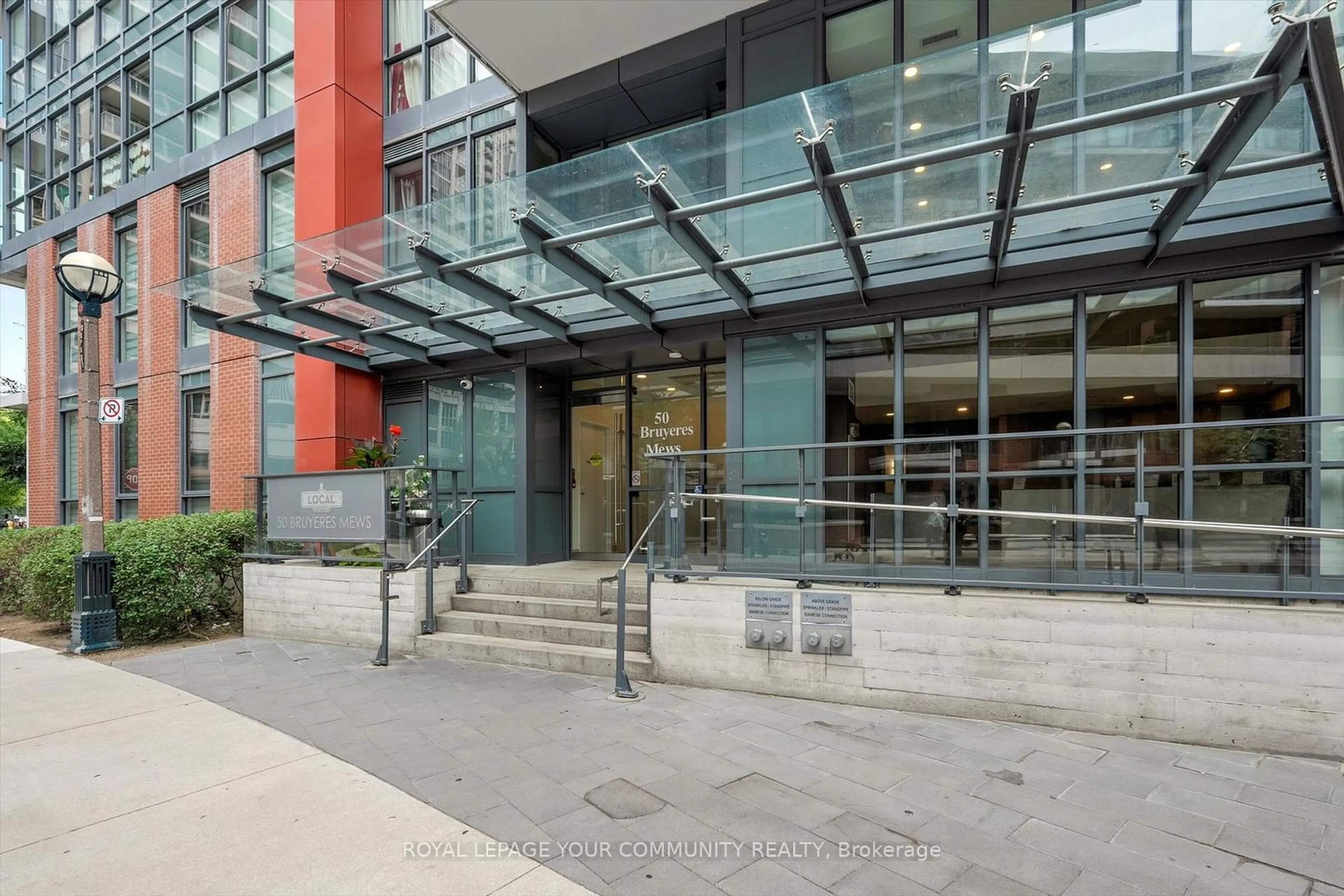 Indoor foyer for 50 Bruyeres Mews #710, Toronto Ontario M5V 0H8