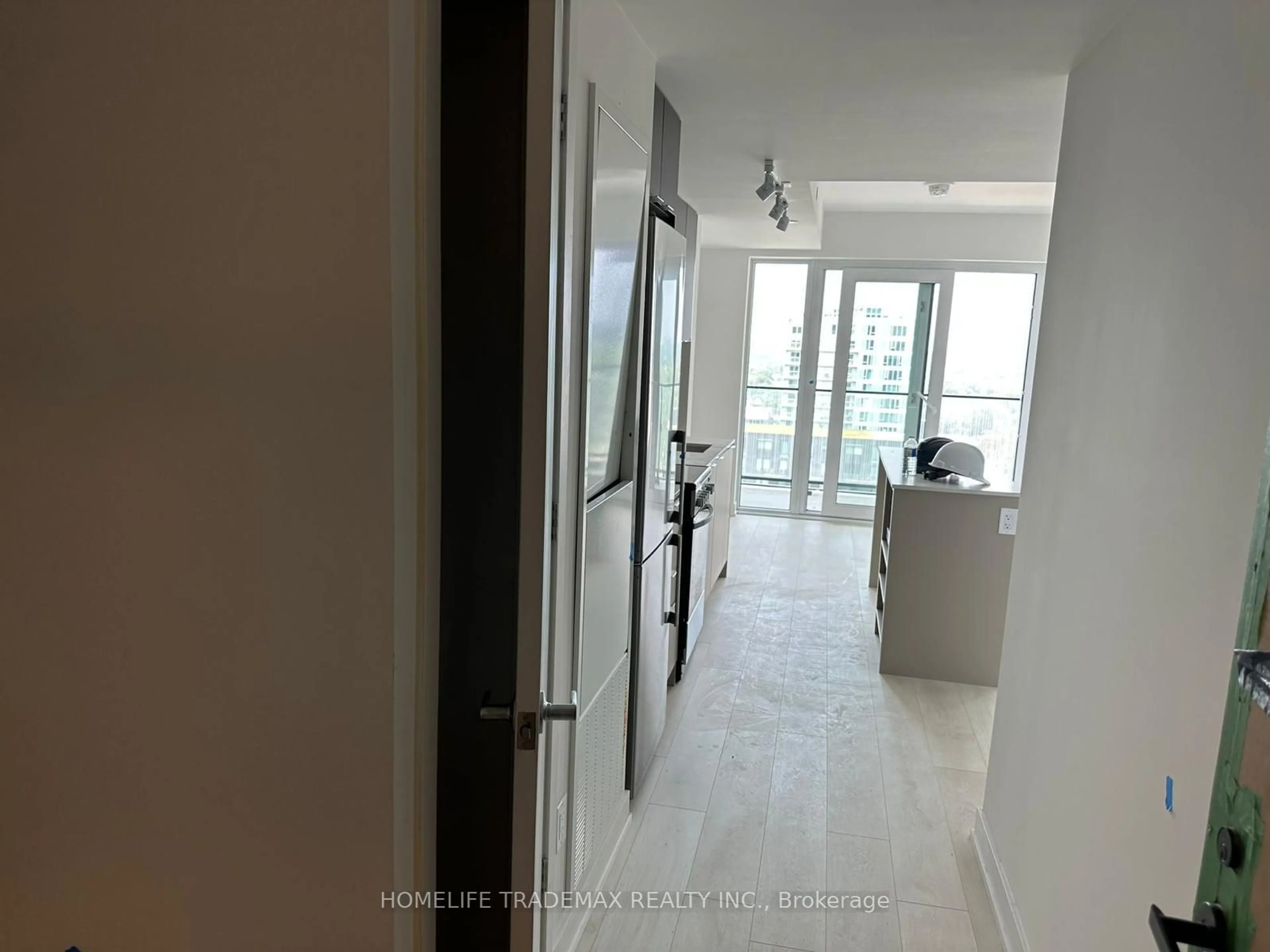 Indoor foyer for 8 Tippett Rd #1302, Toronto Ontario M3H 0E7