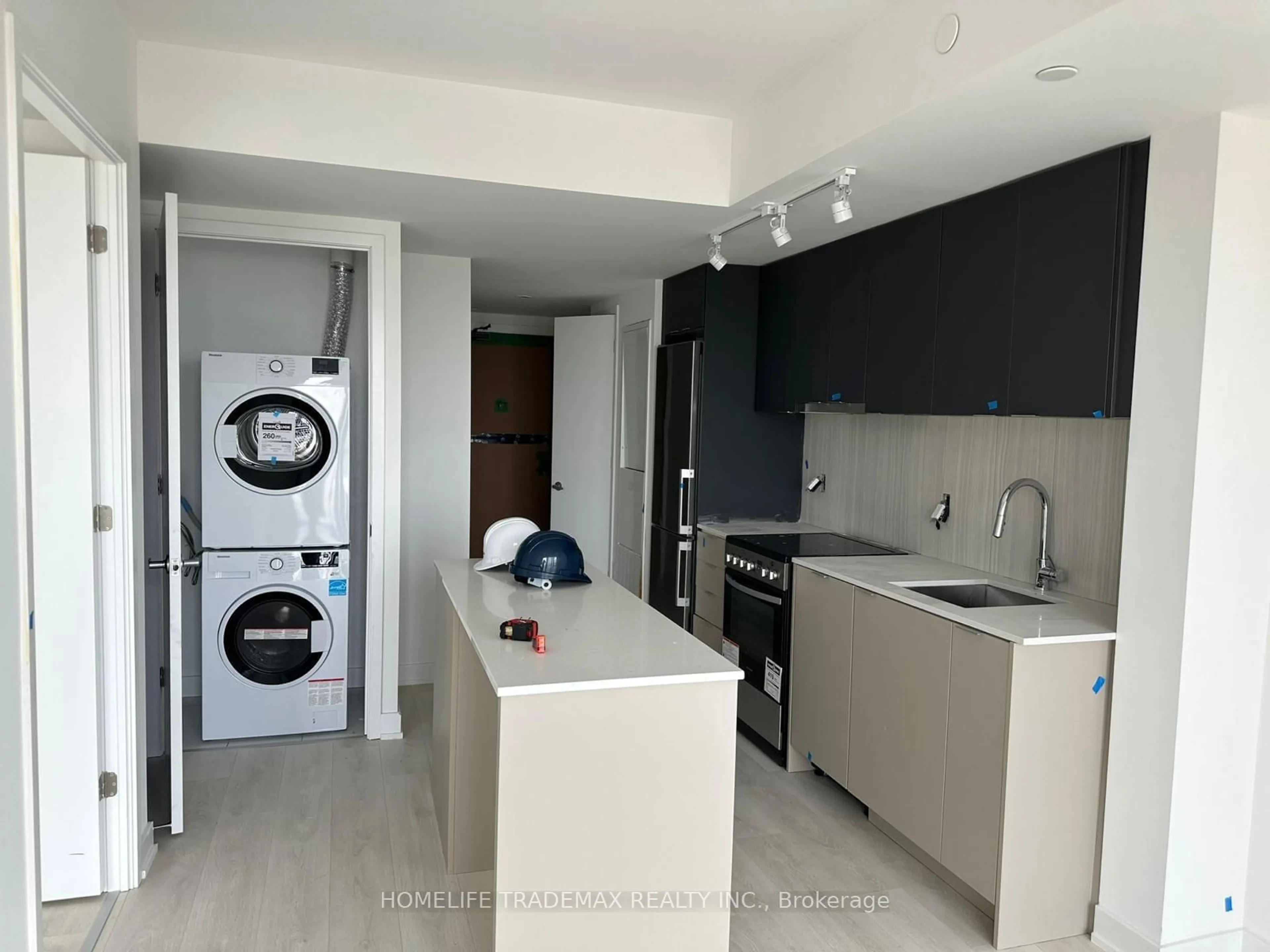 Unknown for 8 Tippett Rd #1302, Toronto Ontario M3H 0E7
