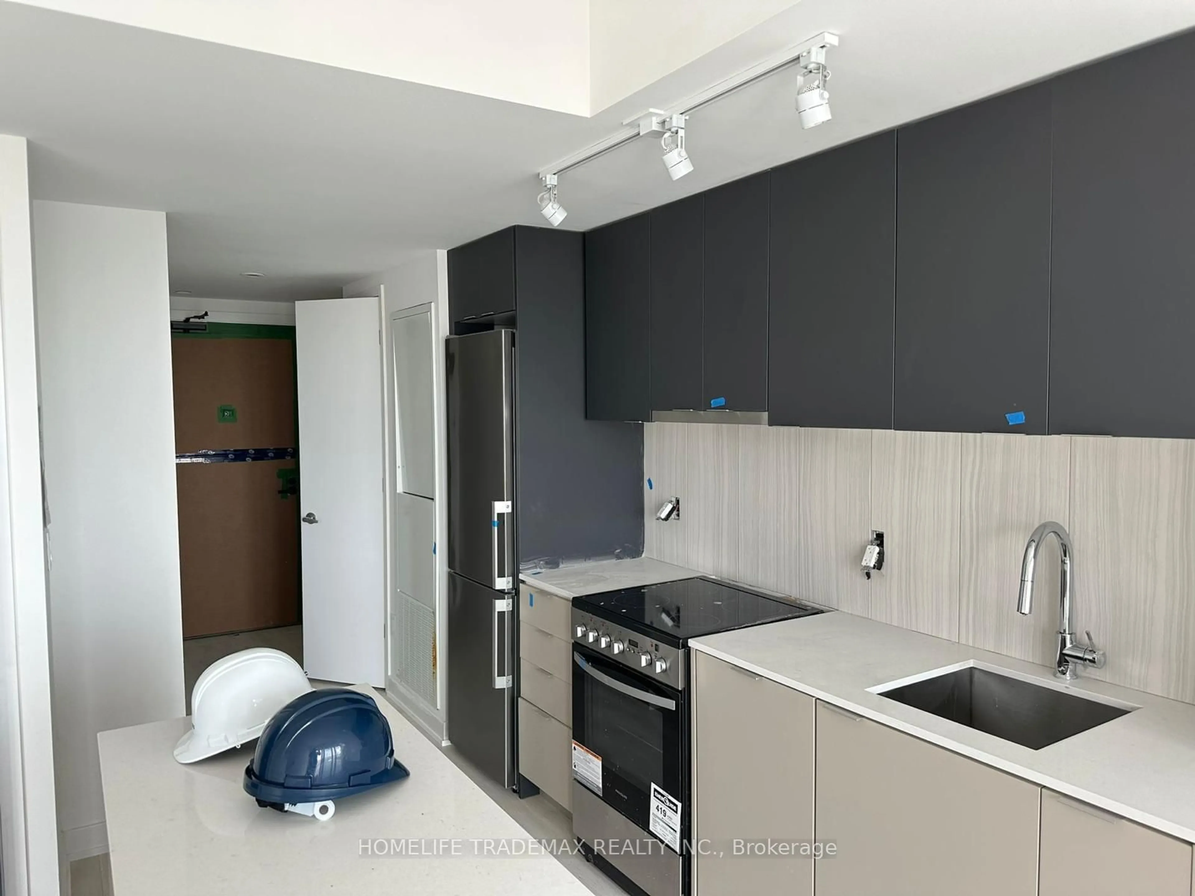 Standard kitchen, unknown for 8 Tippett Rd #1302, Toronto Ontario M3H 0E7