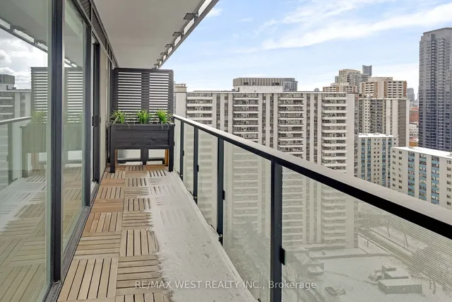 Additional property image - 575 Bloor St Unit 2102
