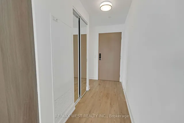 Additional property image - 575 Bloor St Unit 2102
