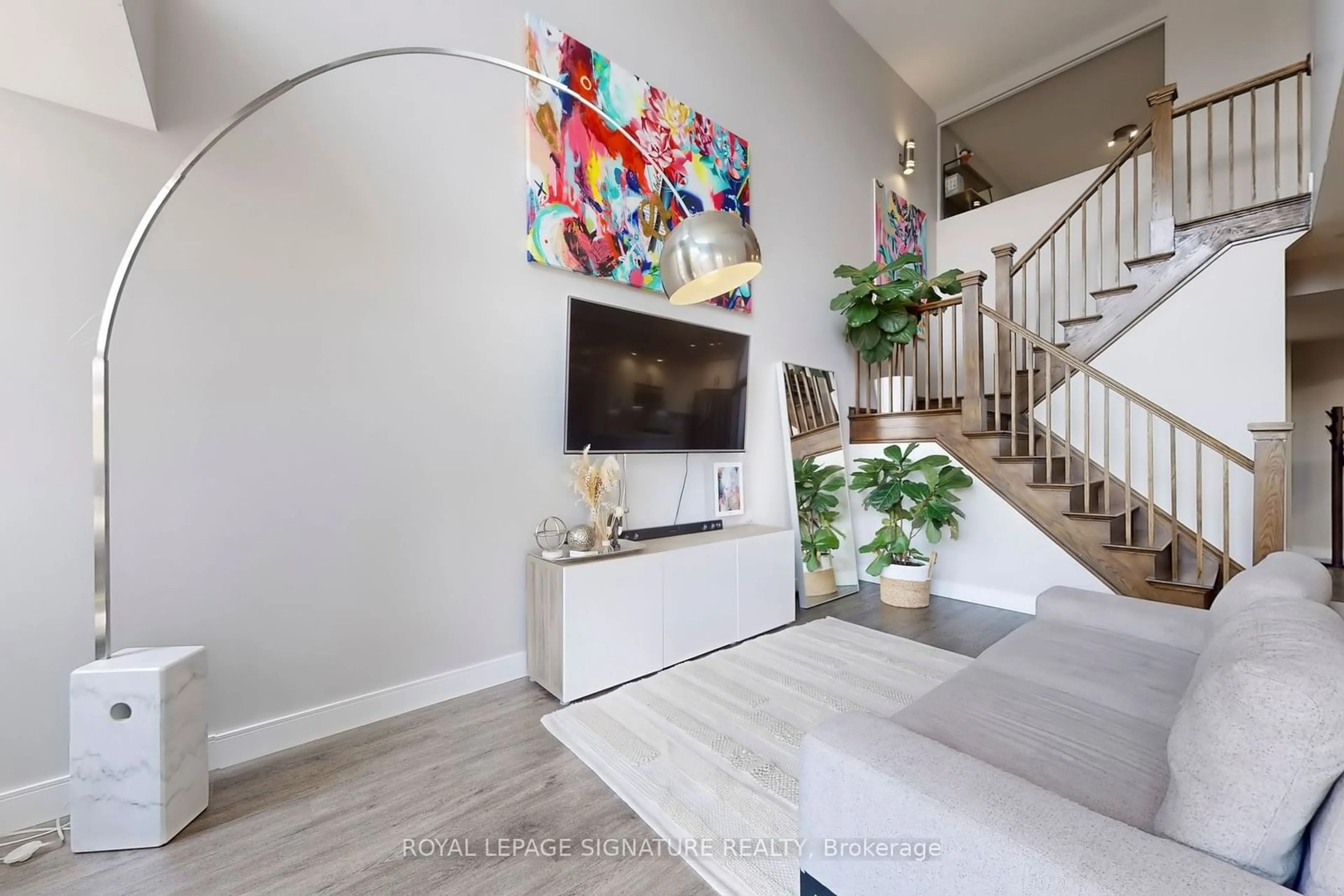 Indoor entryway for 6 Pirandello St #TH10, Toronto Ontario M6K 0B1