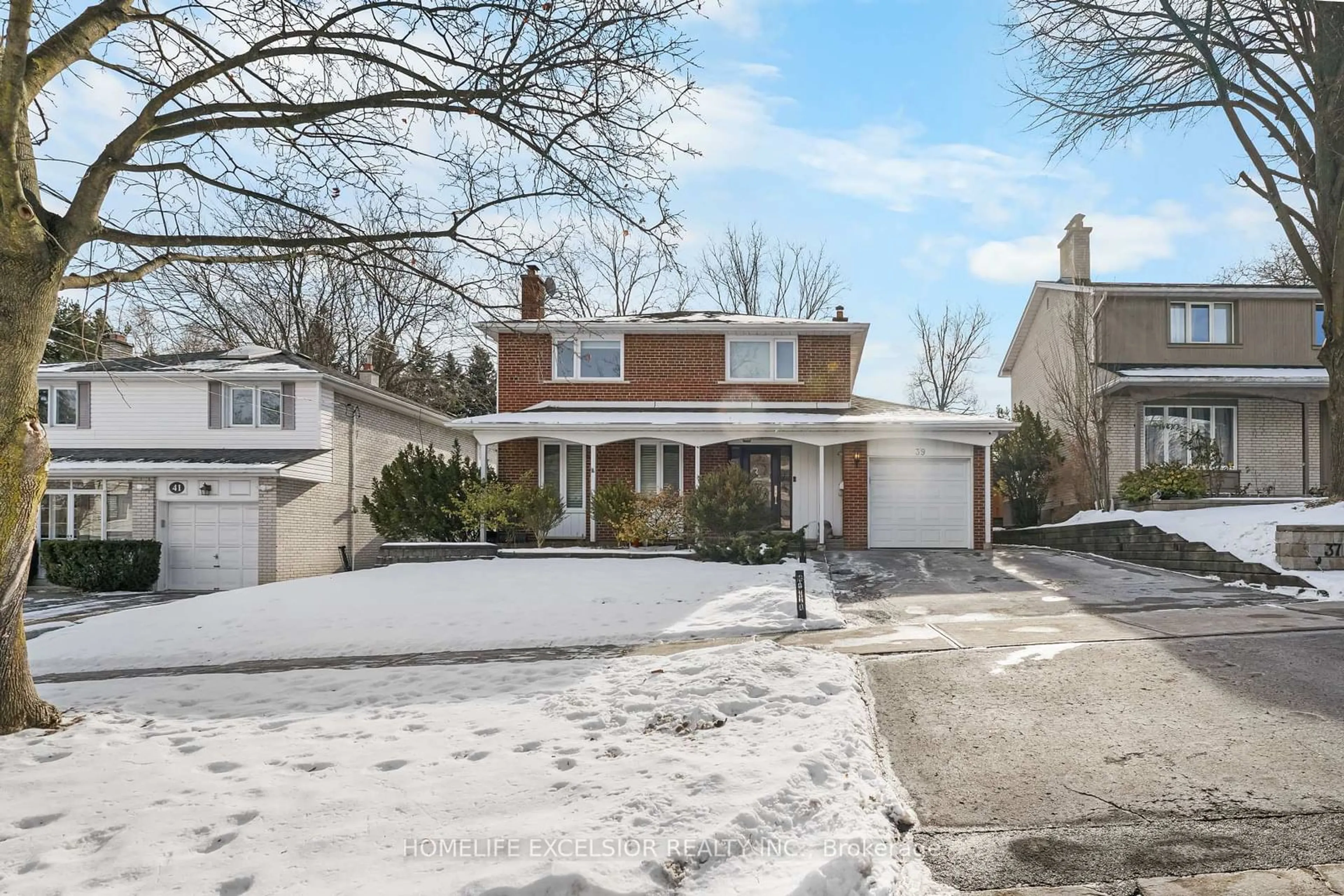 A pic from outside/outdoor area/front of a property/back of a property/a pic from drone, street for 39 Davean Dr, Toronto Ontario M2L 2R6