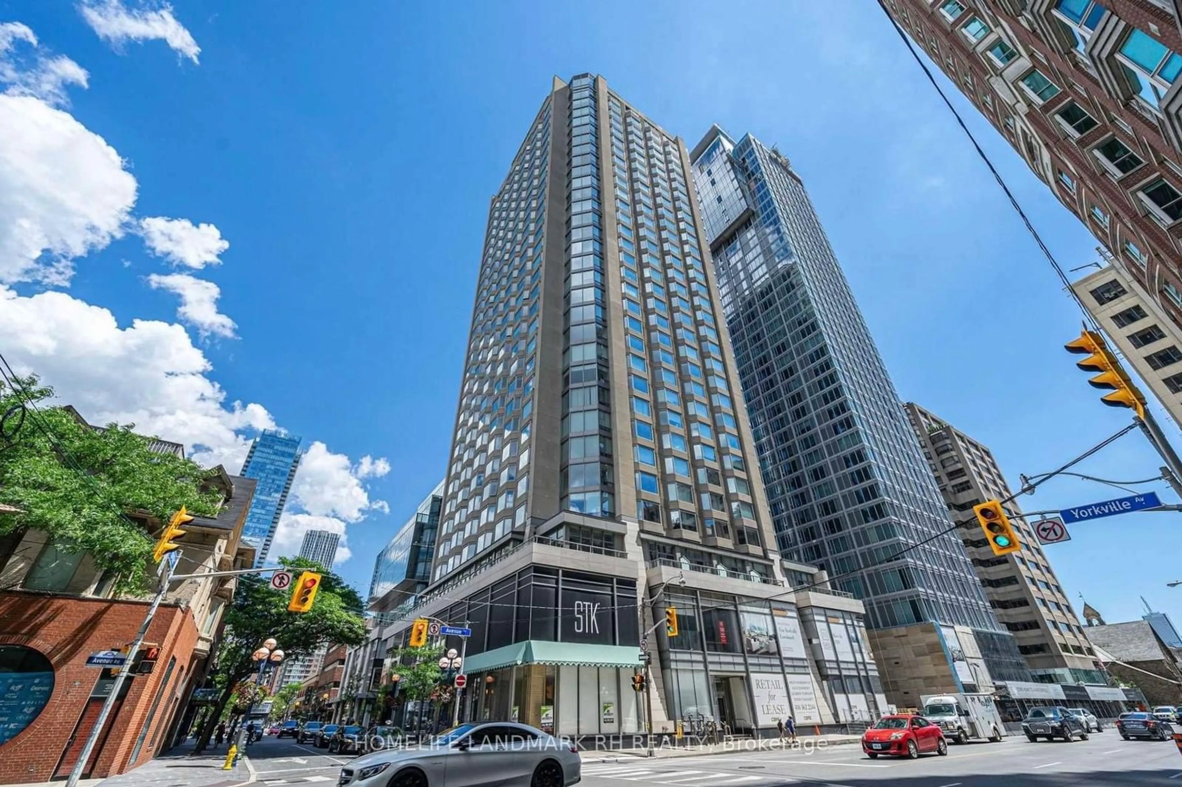 Indoor foyer for 155 Yorkville Ave #806, Toronto Ontario M5R 0B4