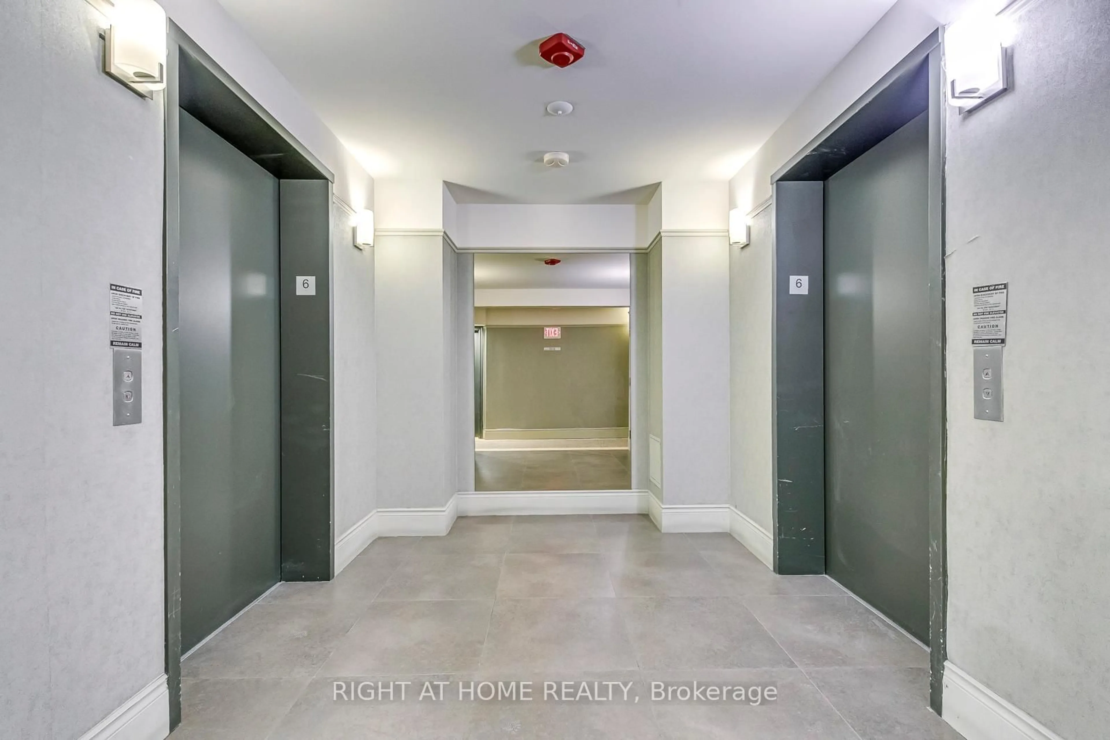 Indoor foyer for 1030 Sheppard Ave #602, Toronto Ontario M3H 6C1