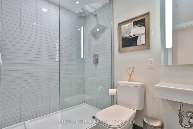 Additional image 10 of 629 King St Unit 1029