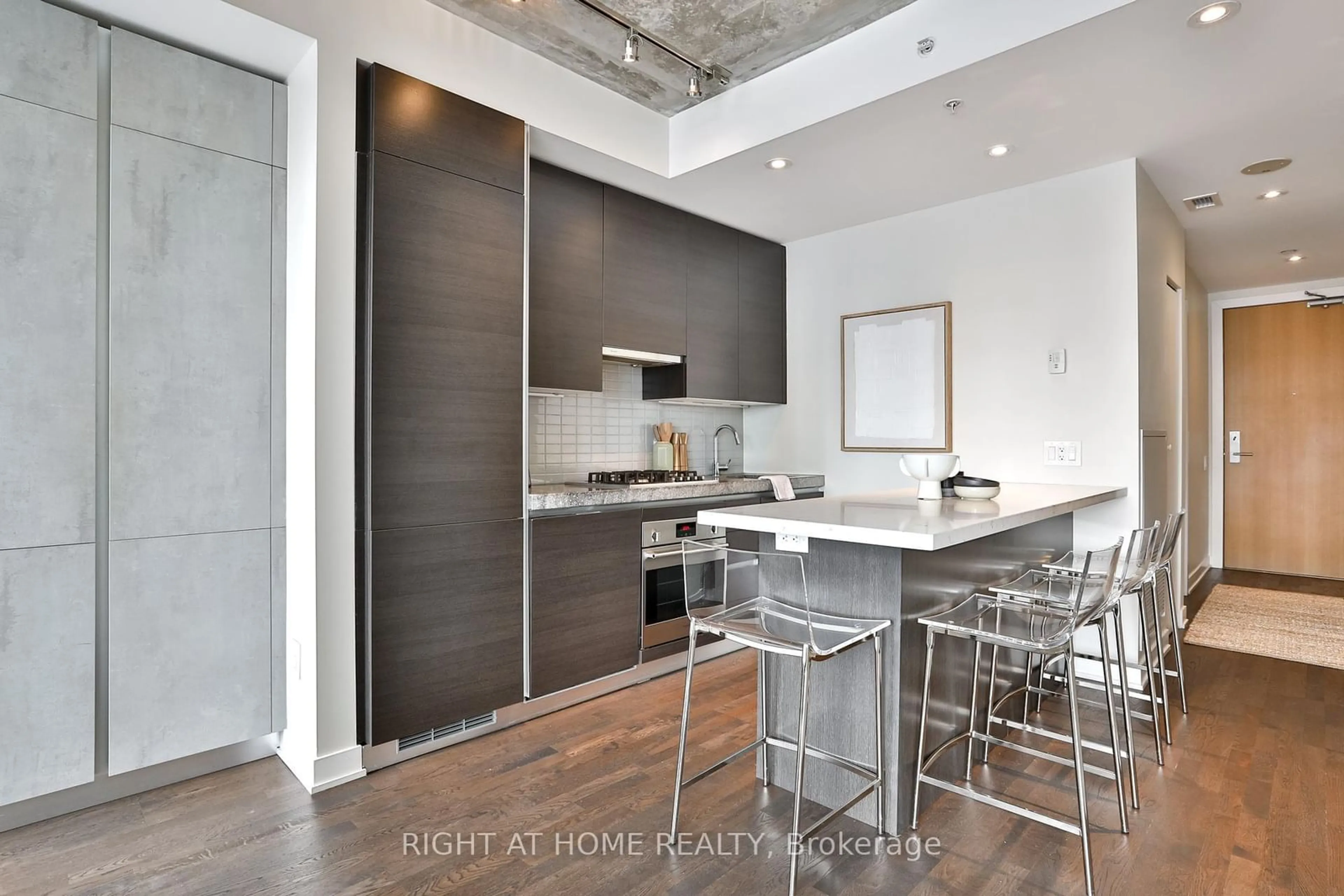 Open concept kitchen, unknown for 629 King St #1029, Toronto Ontario M5V 0G9