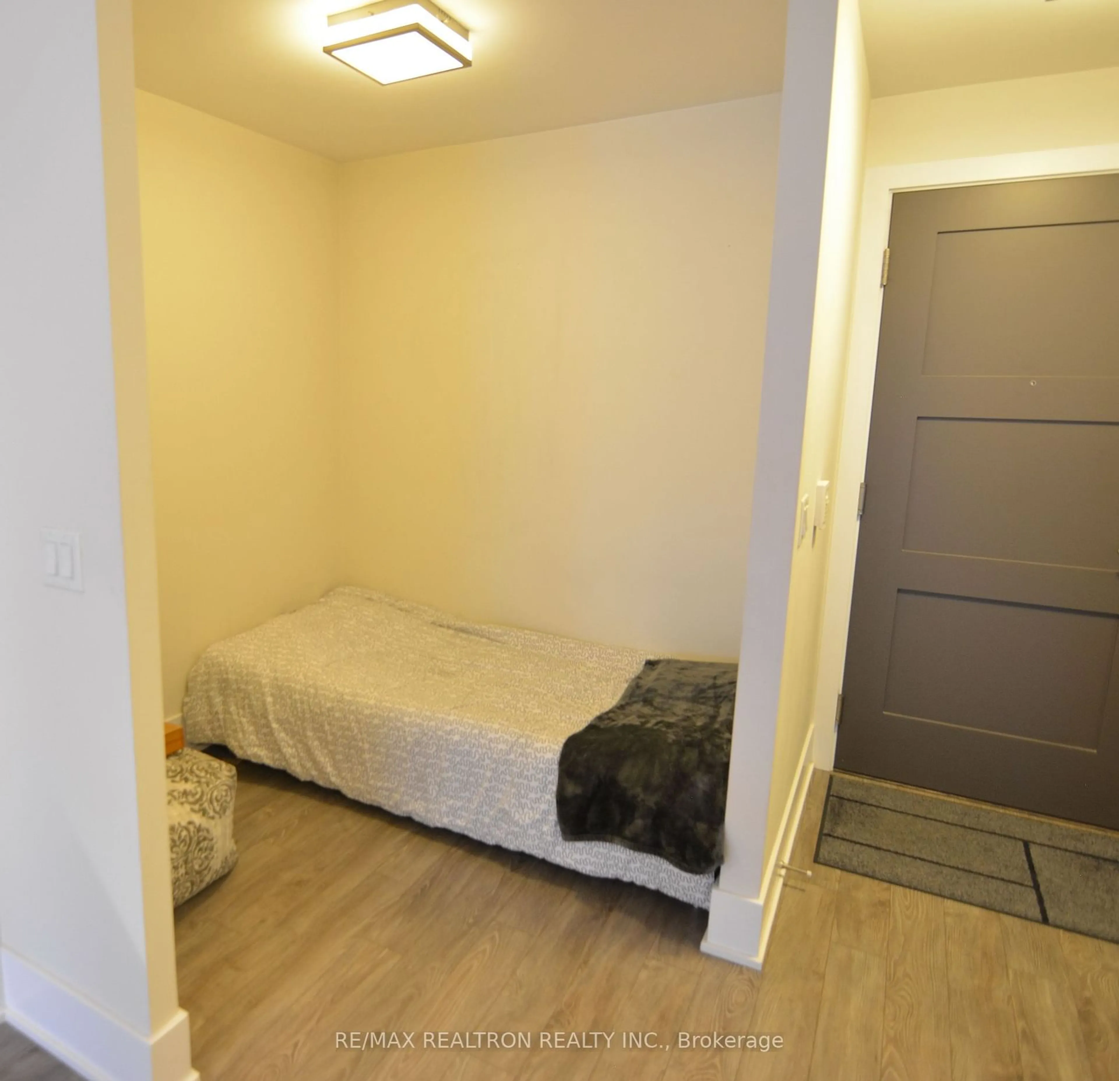 A pic of a room for 300 Front St #907, Toronto Ontario M5V 0E9