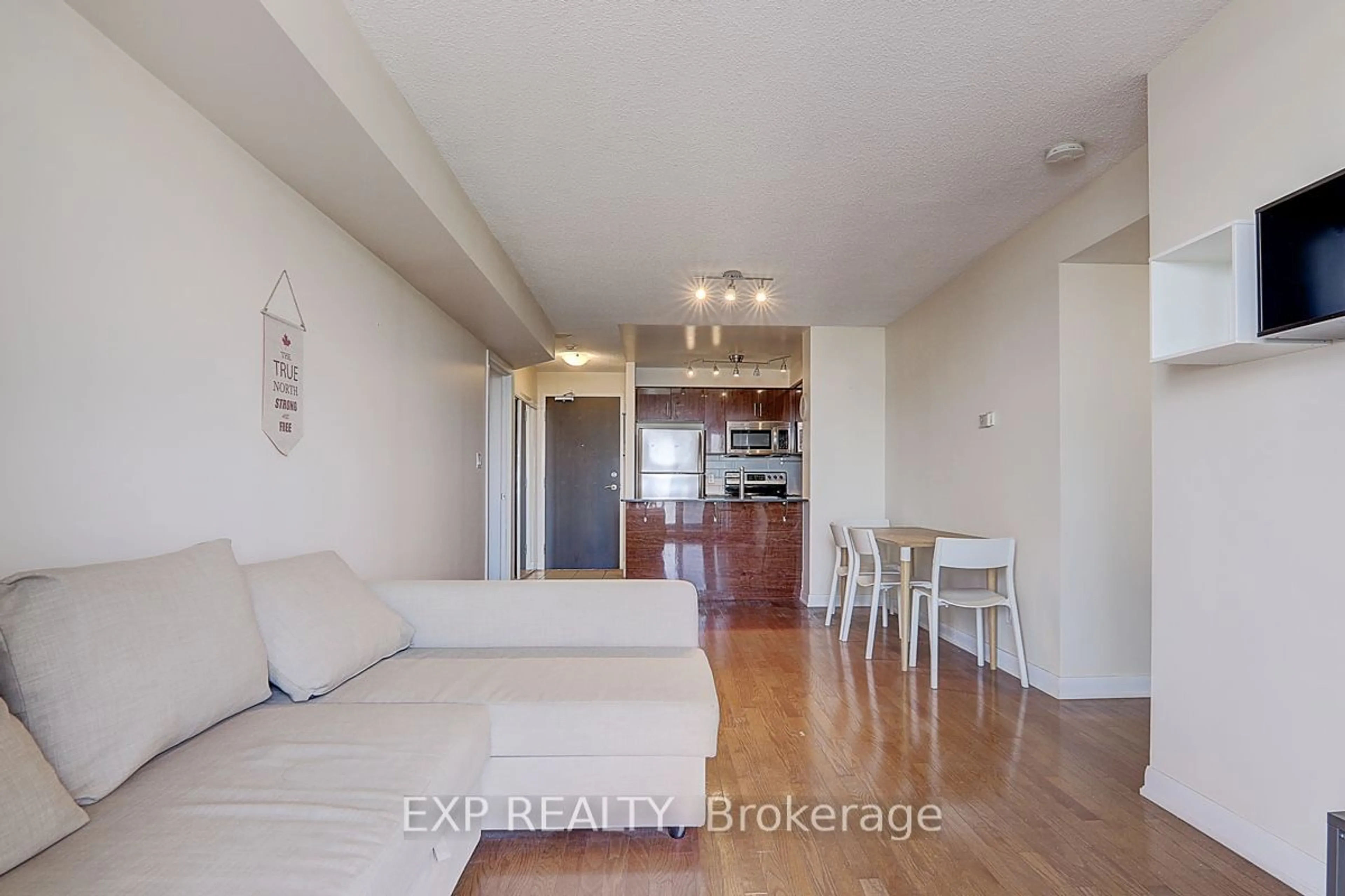 Living room with furniture, wood/laminate floor for 5793 Yonge St #1602, Toronto Ontario M2M 0A9