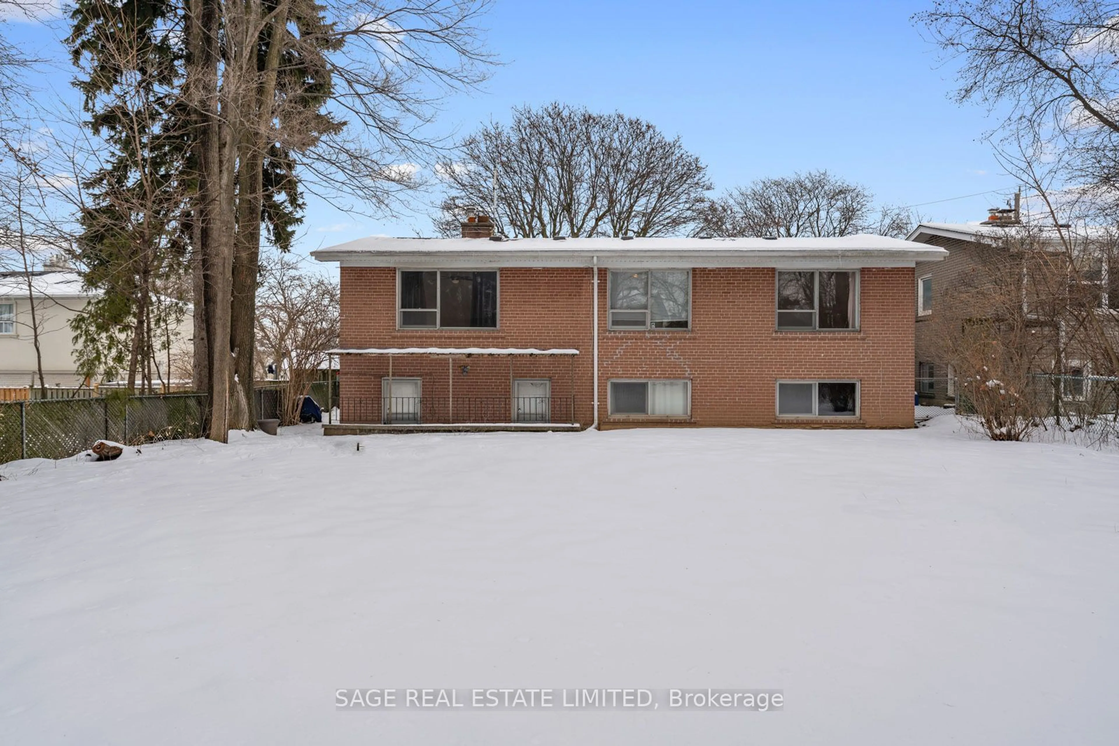 A pic from outside/outdoor area/front of a property/back of a property/a pic from drone, unknown for 5 Hopperton Dr, Toronto Ontario M2L 2S5