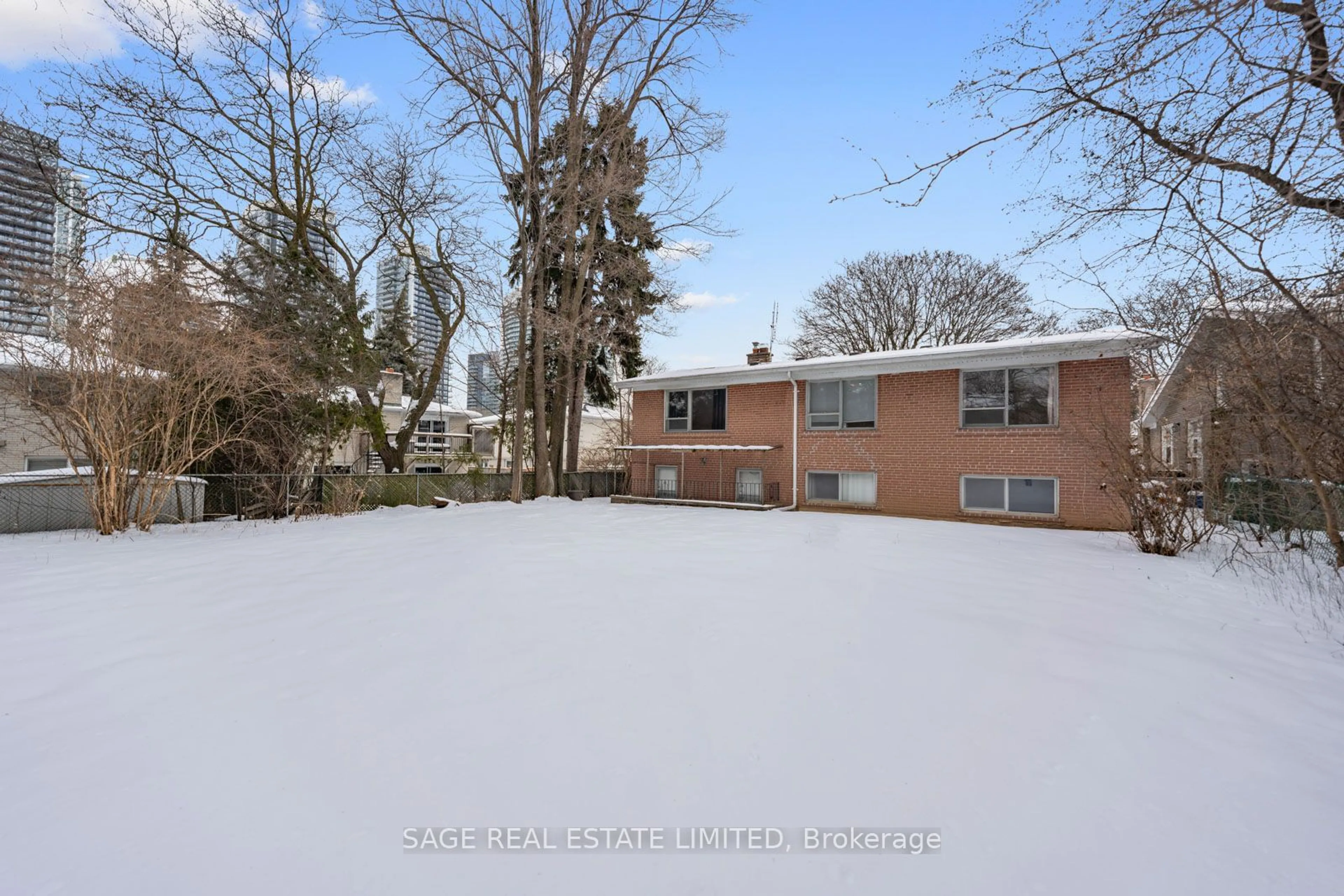 A pic from outside/outdoor area/front of a property/back of a property/a pic from drone, water/lake/river/ocean view for 5 Hopperton Dr, Toronto Ontario M2L 2S5