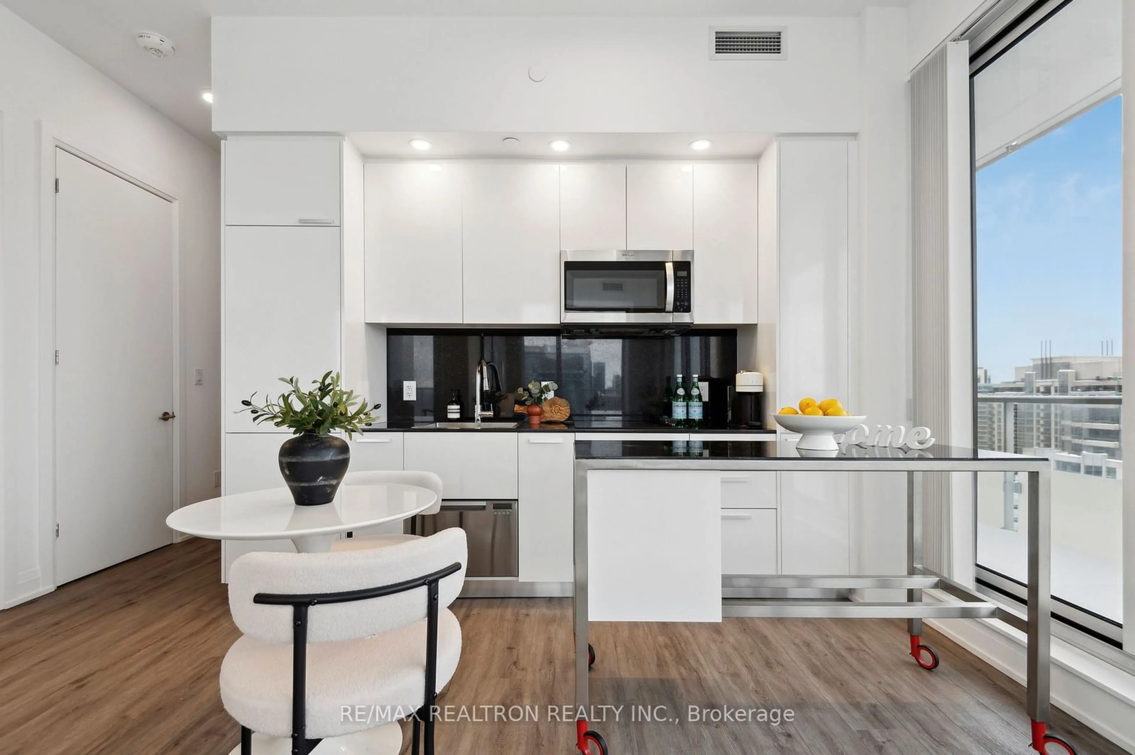 Contemporary kitchen, unknown for 75 Canterbury Pl #PH501, Toronto Ontario M2N 0L2