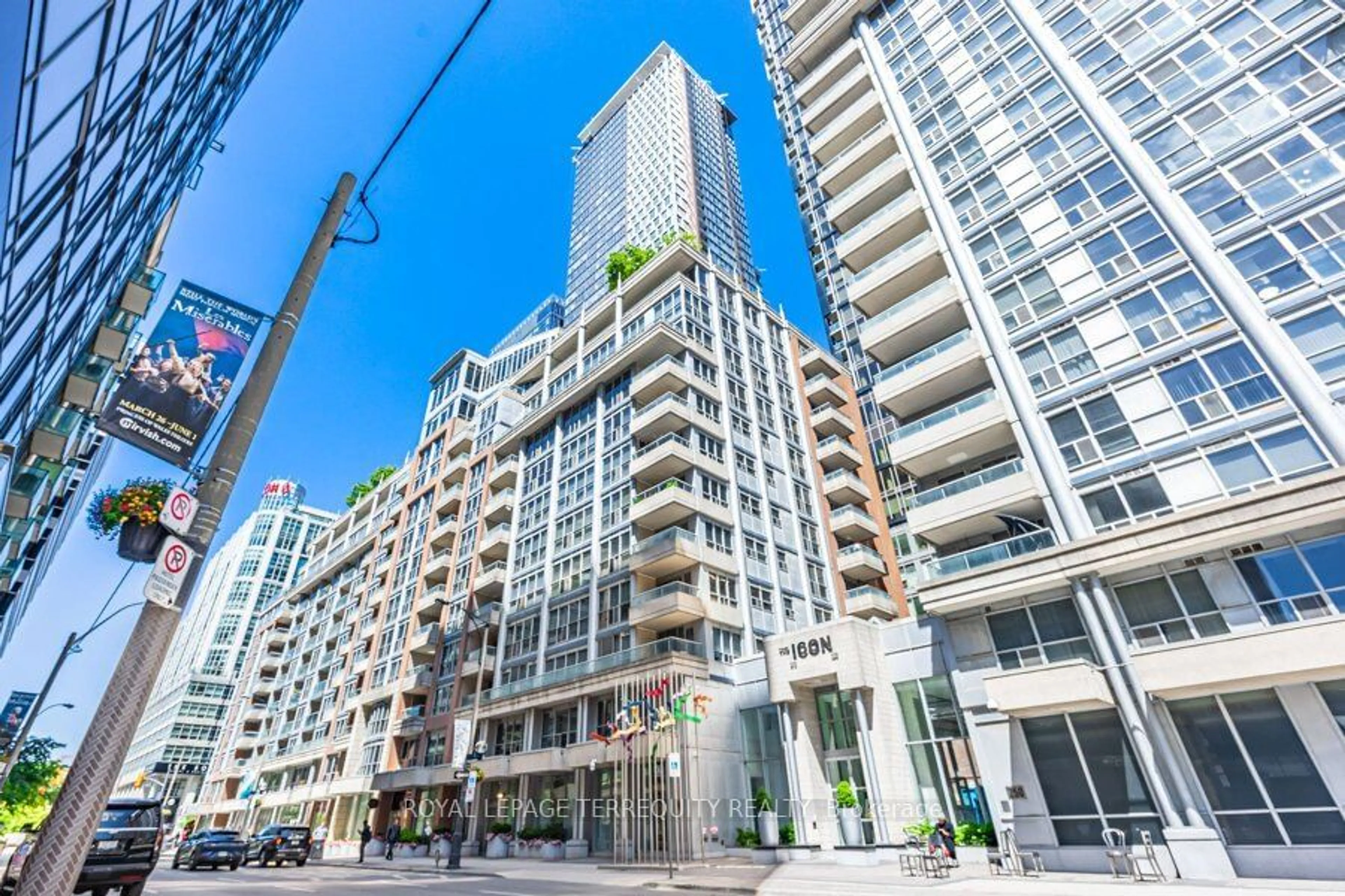 Patio, street for 270 Wellington St #622, Toronto Ontario M5V 3P5