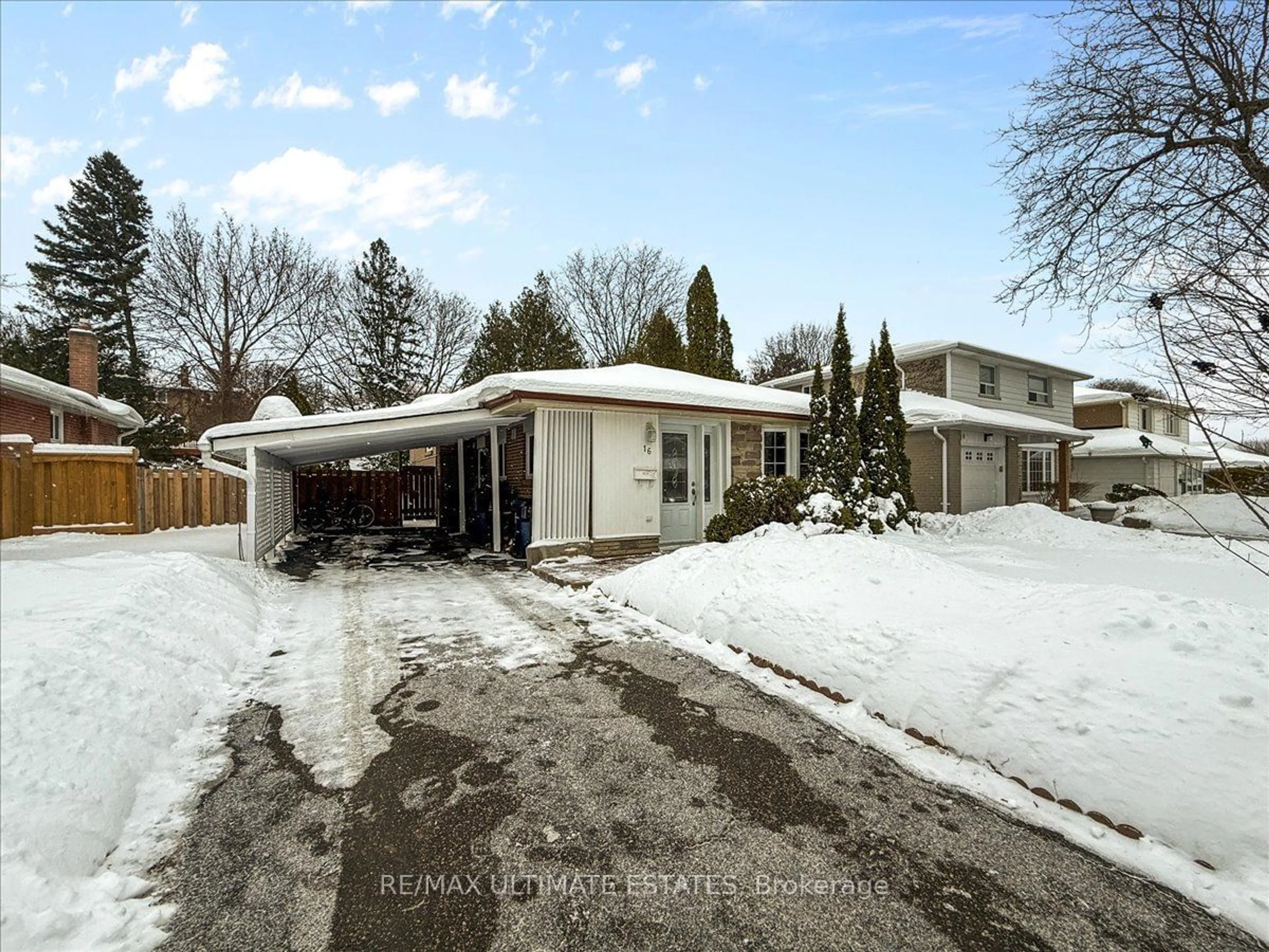 A pic from outside/outdoor area/front of a property/back of a property/a pic from drone, street for 16 Cresthaven Dr, Toronto Ontario M2H 1L7