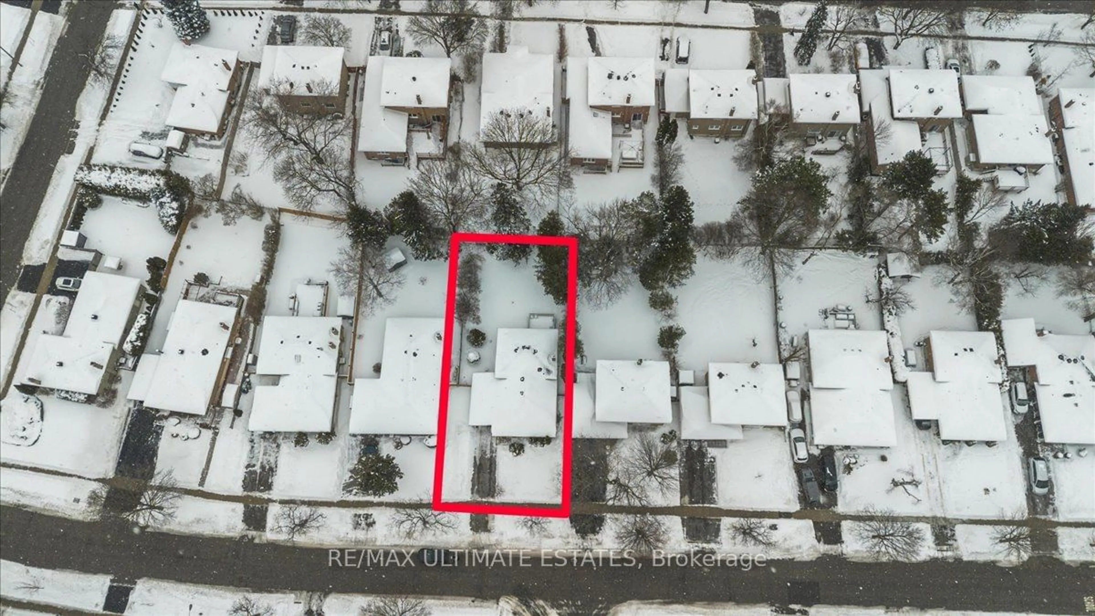 A pic from outside/outdoor area/front of a property/back of a property/a pic from drone, street for 16 Cresthaven Dr, Toronto Ontario M2H 1L7