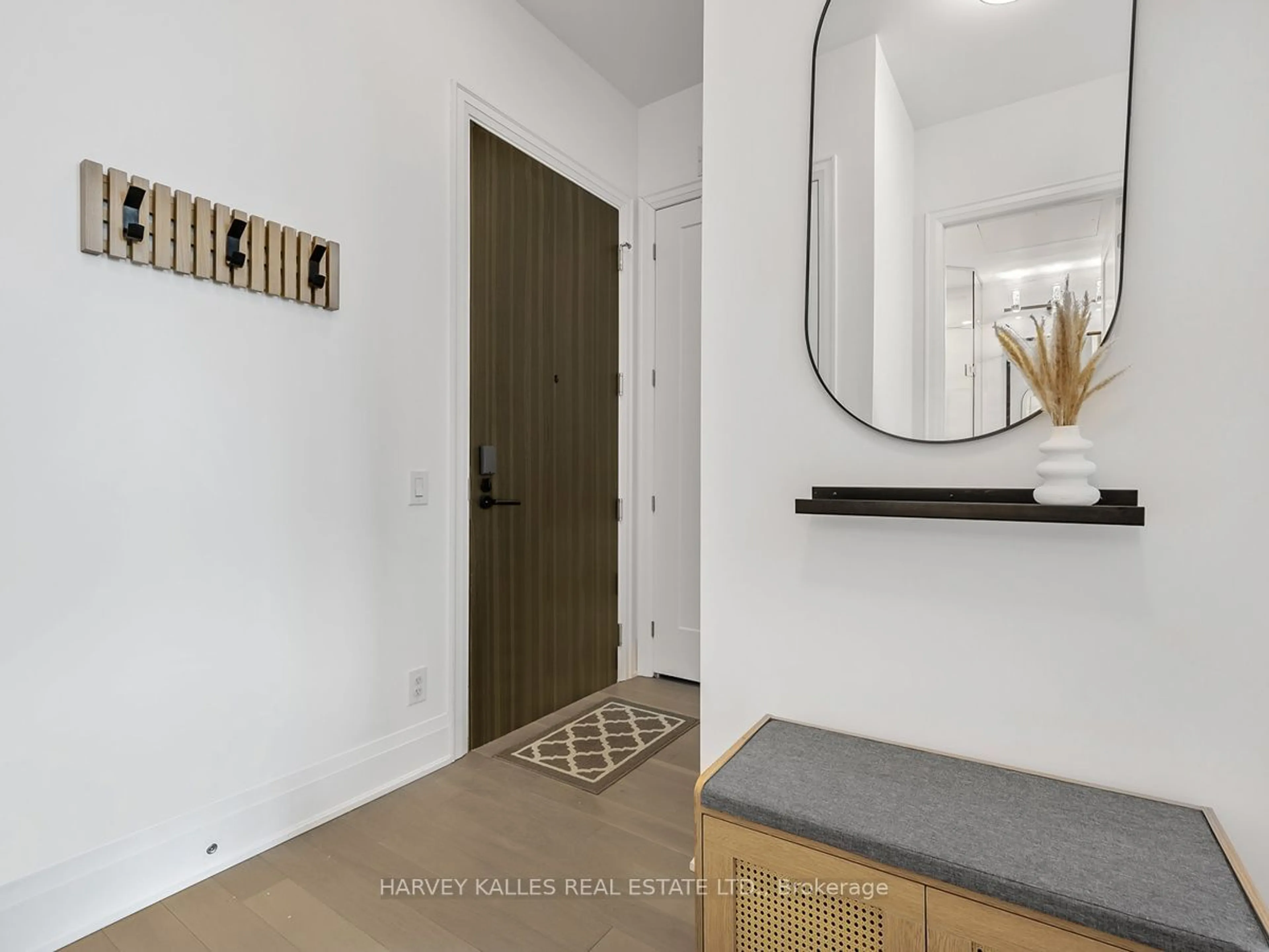 Indoor entryway for 280 Howland Ave #SPH28, Toronto Ontario M5R 0C3