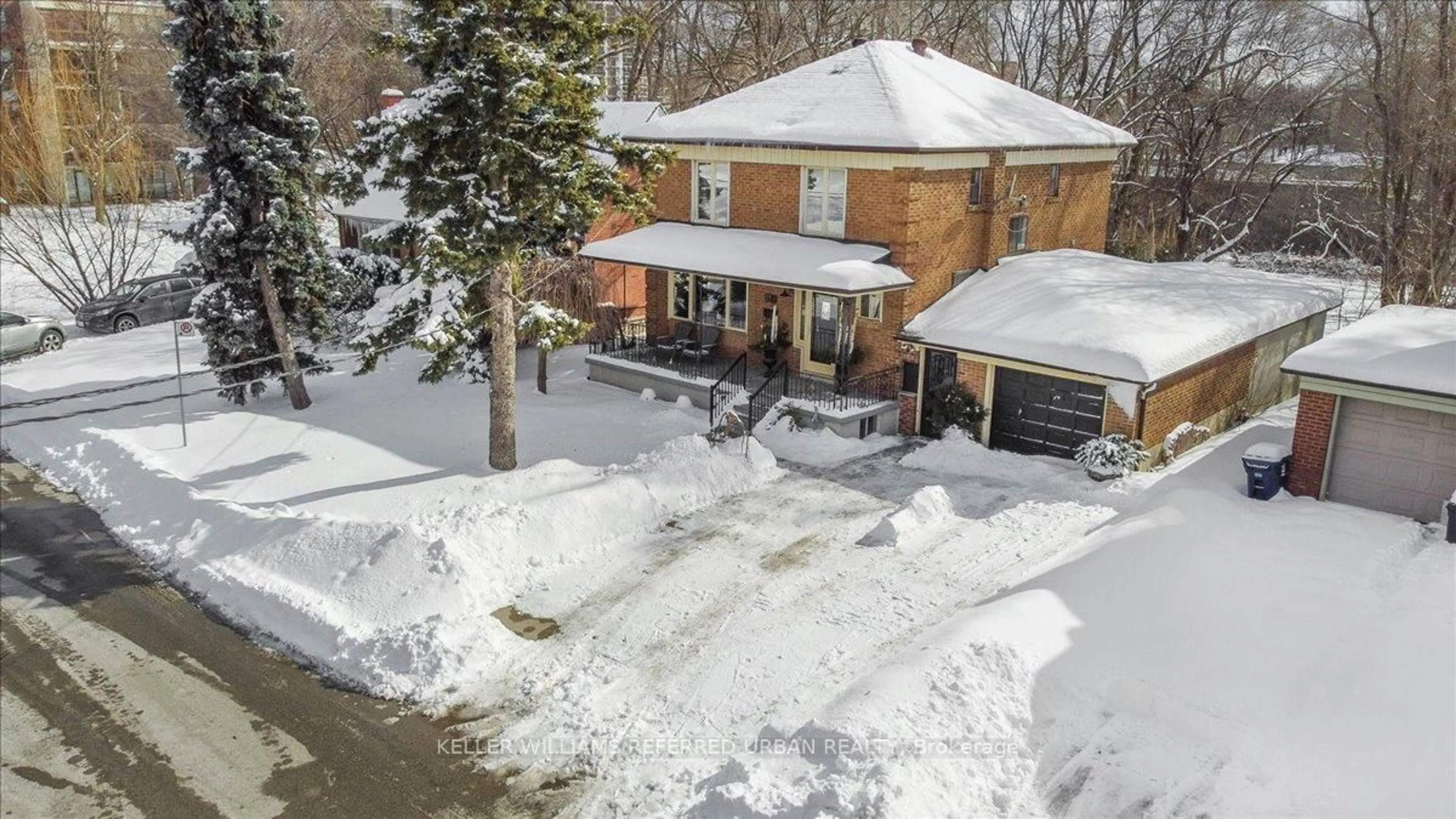 A pic from outside/outdoor area/front of a property/back of a property/a pic from drone, street for 225 Glendora Ave, Toronto Ontario M2N 2W6